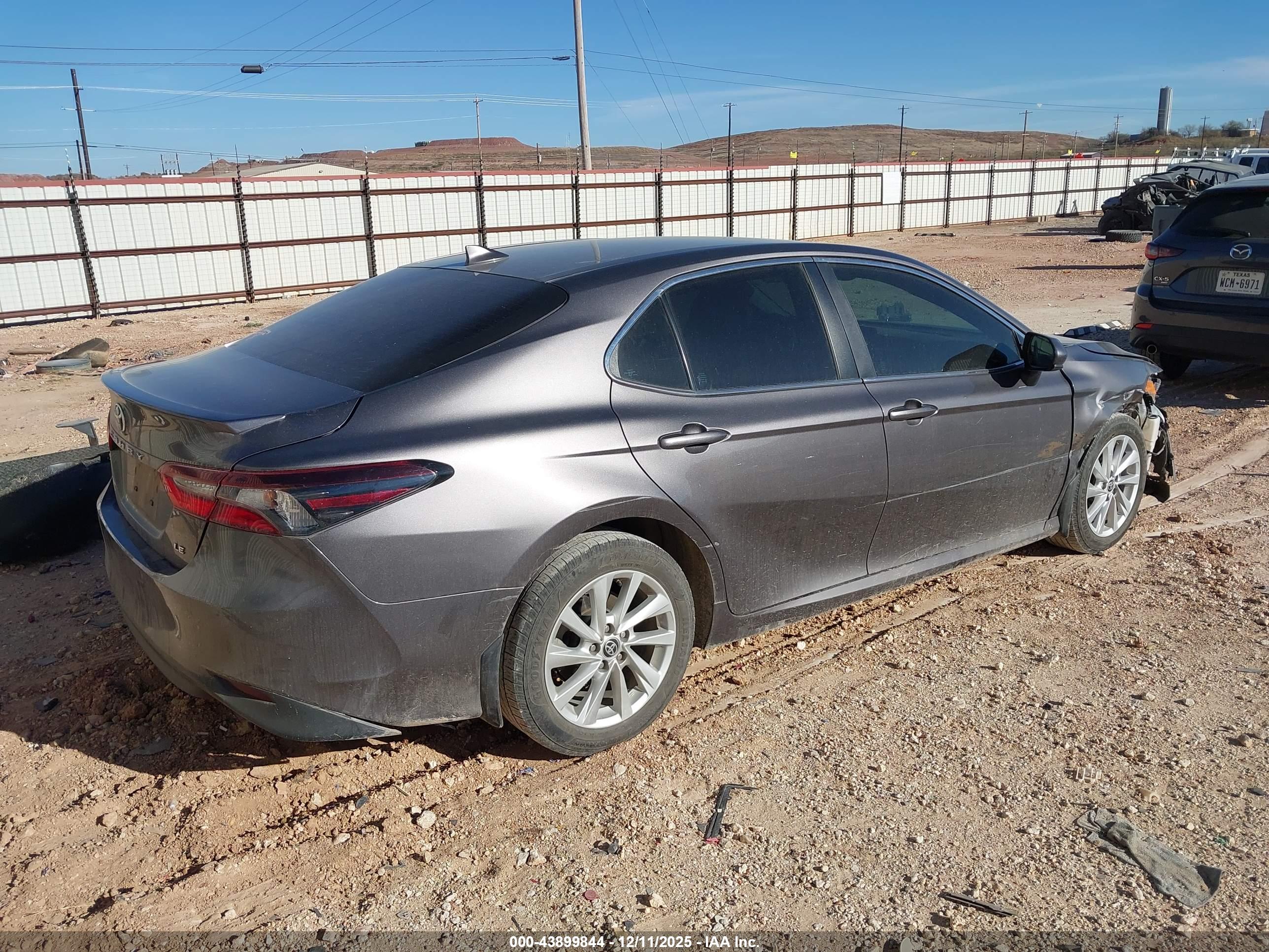 TOYOTA CAMRY image 4