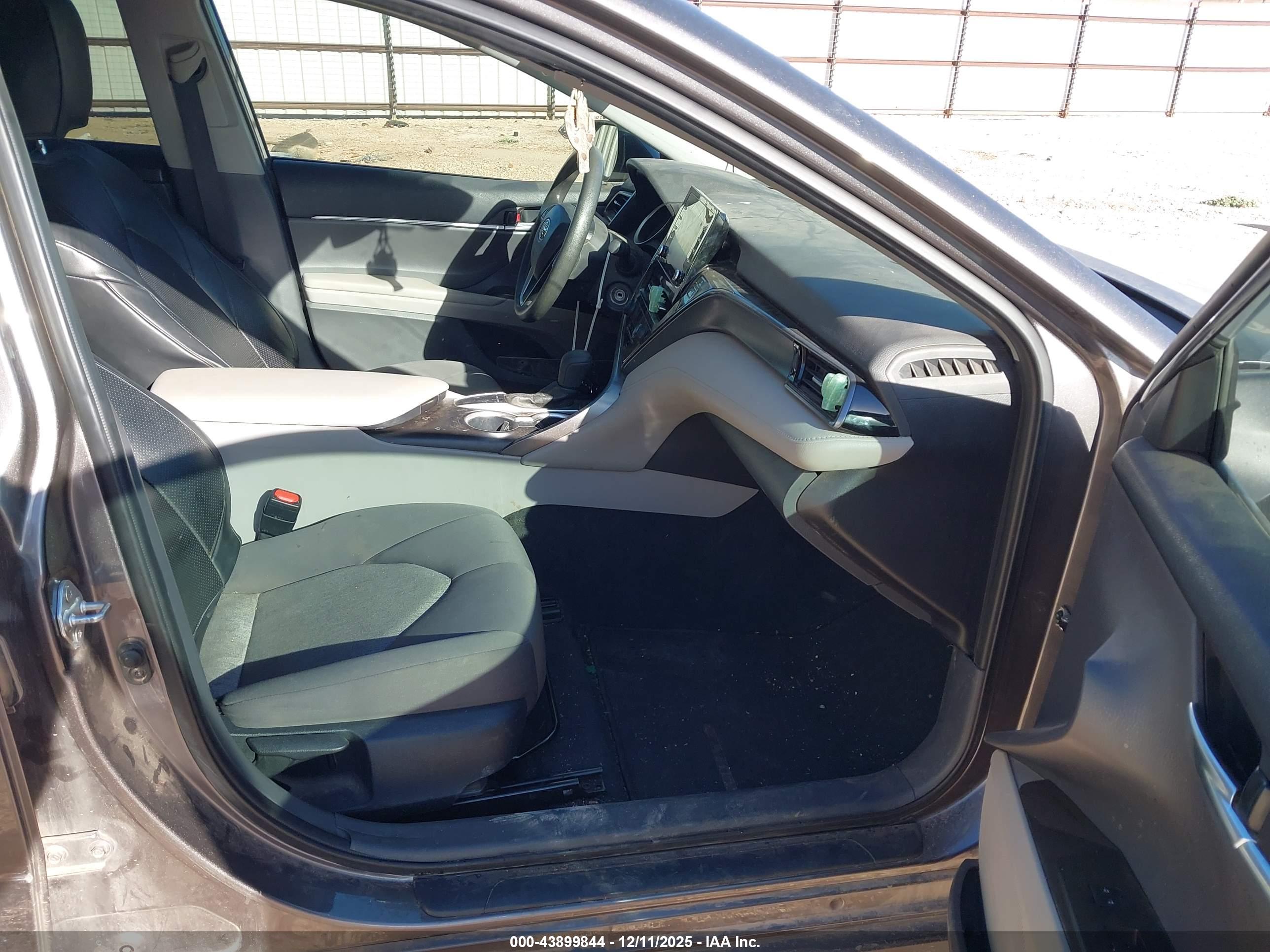 TOYOTA CAMRY image 5