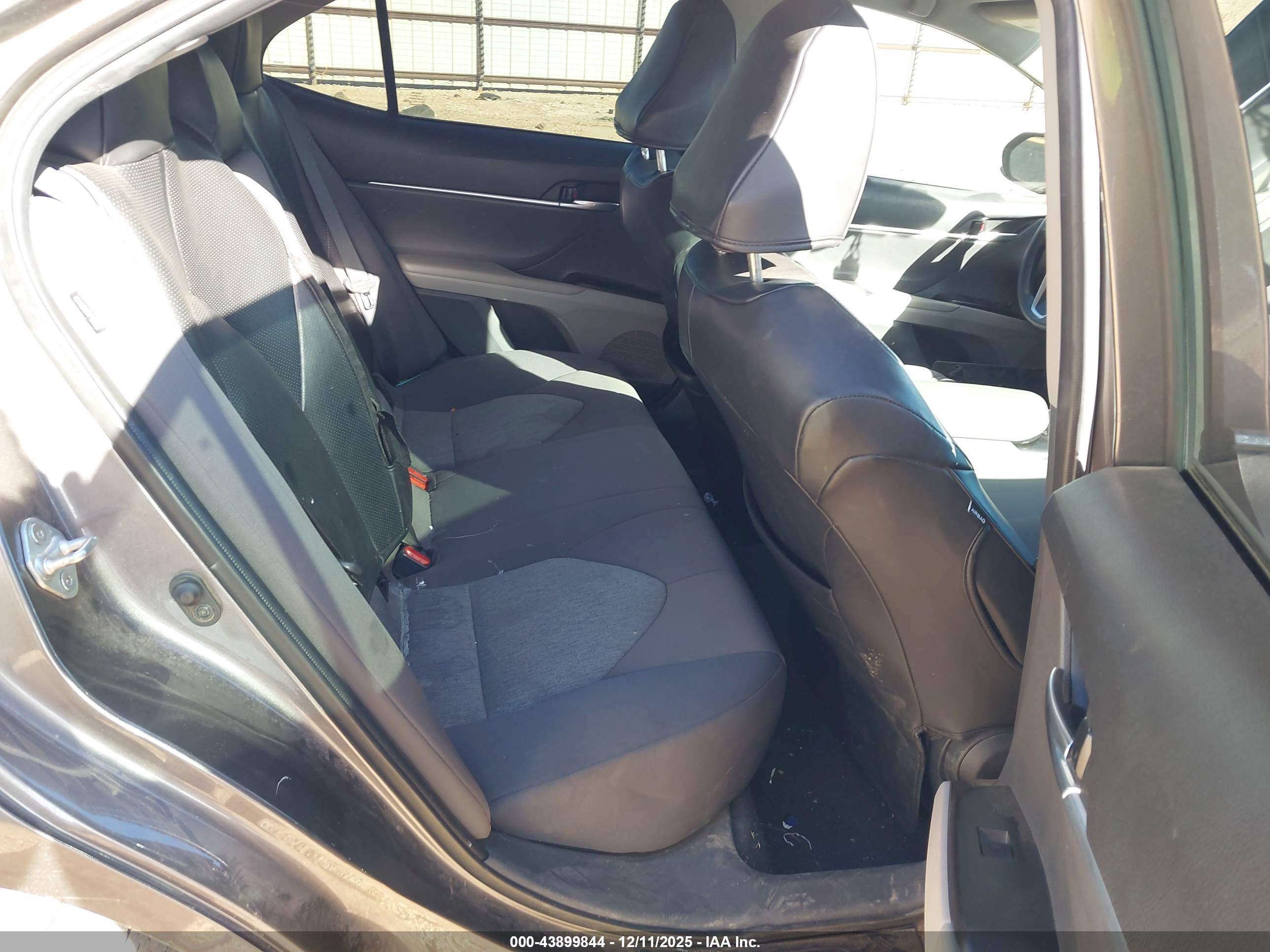 TOYOTA CAMRY image 8