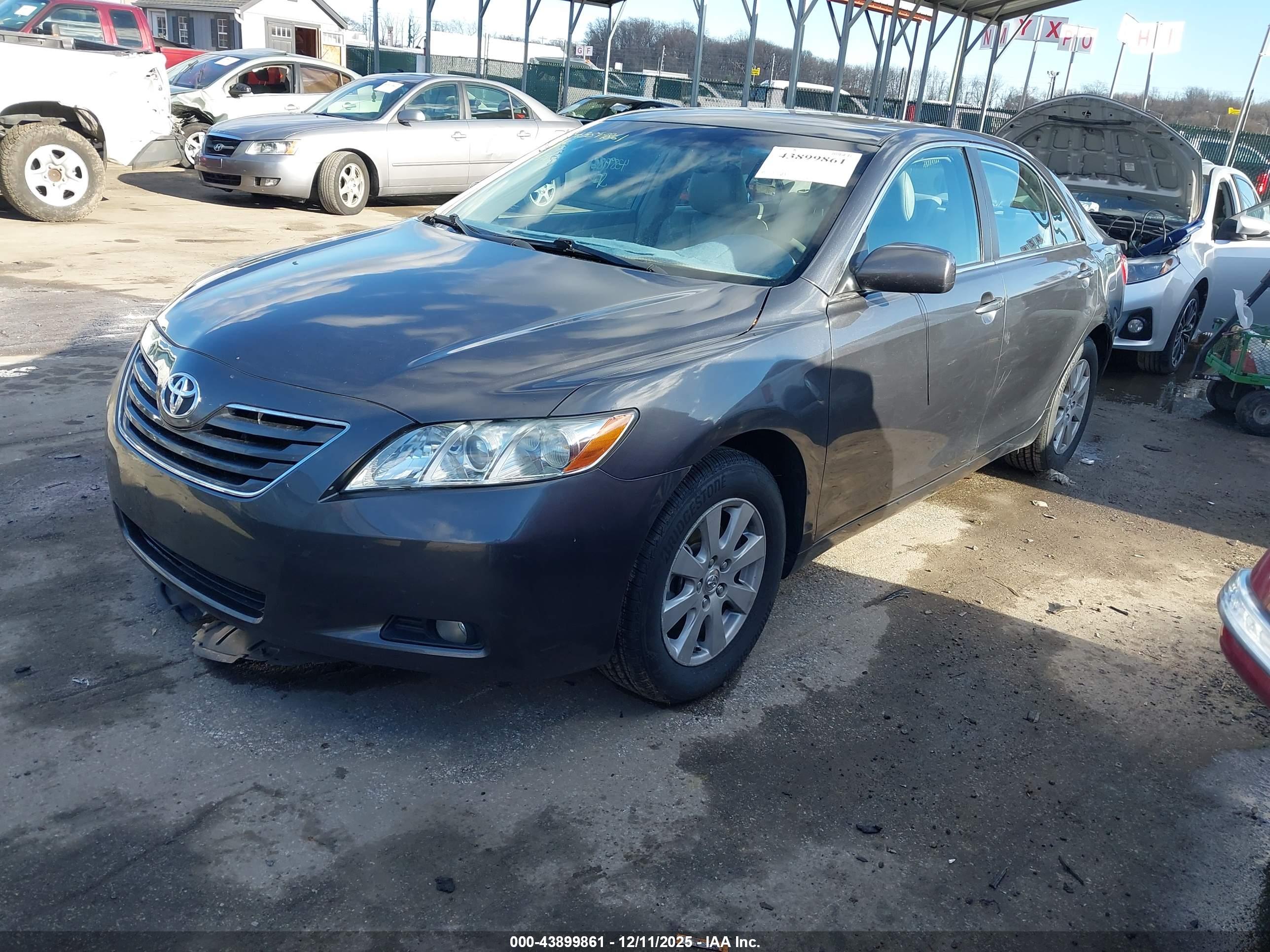 TOYOTA CAMRY image 2