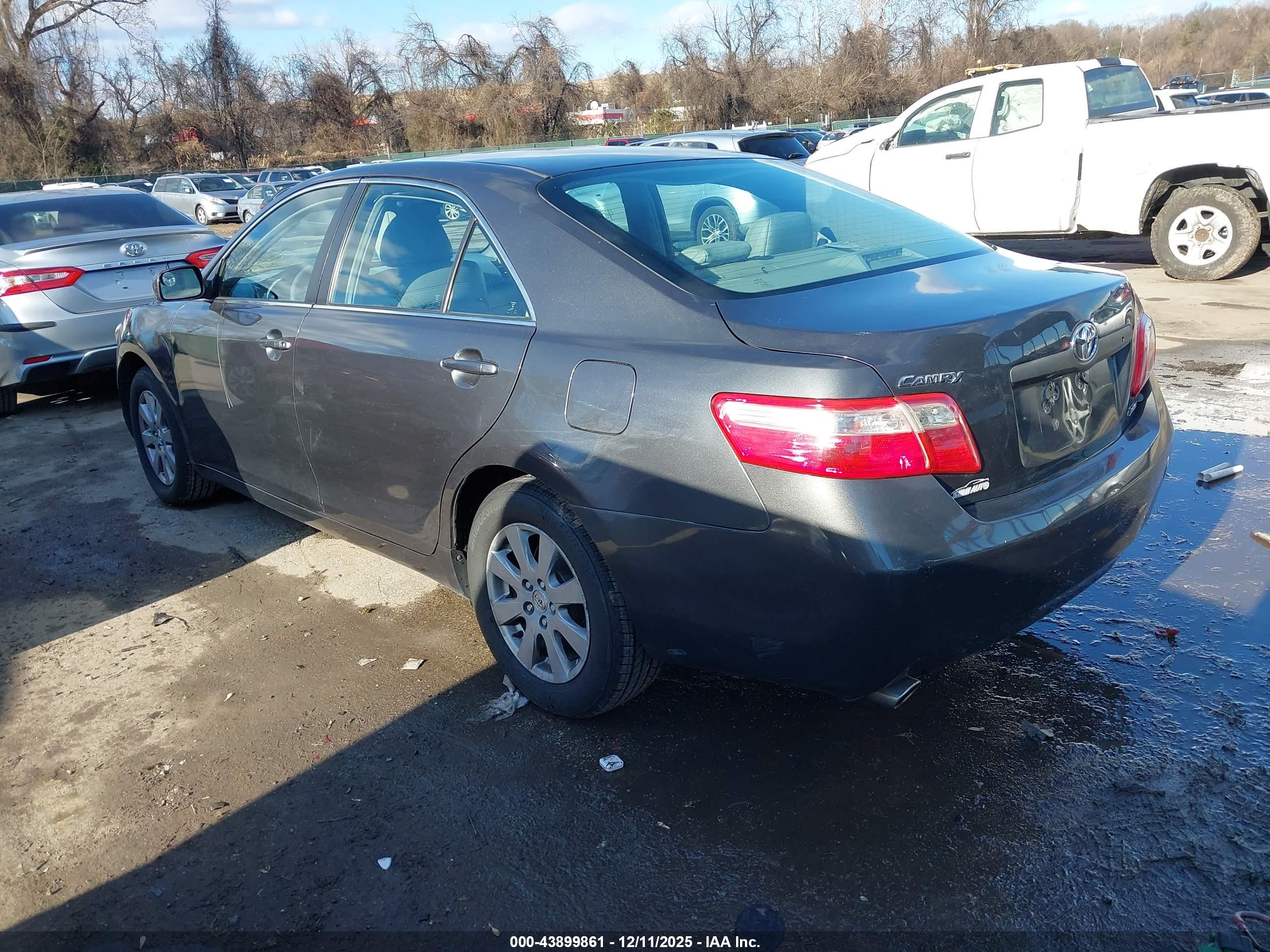 TOYOTA CAMRY image 3