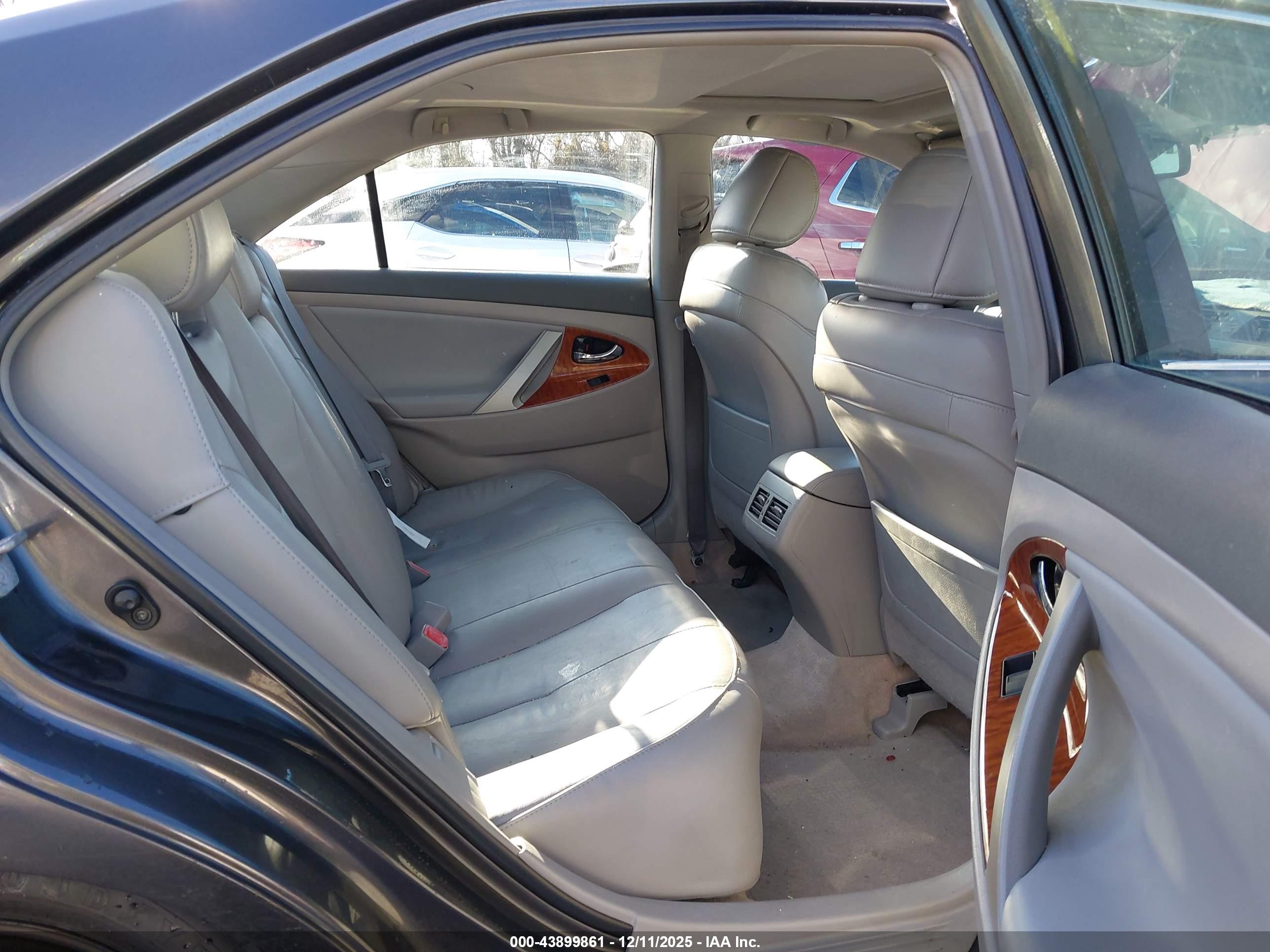 TOYOTA CAMRY image 8