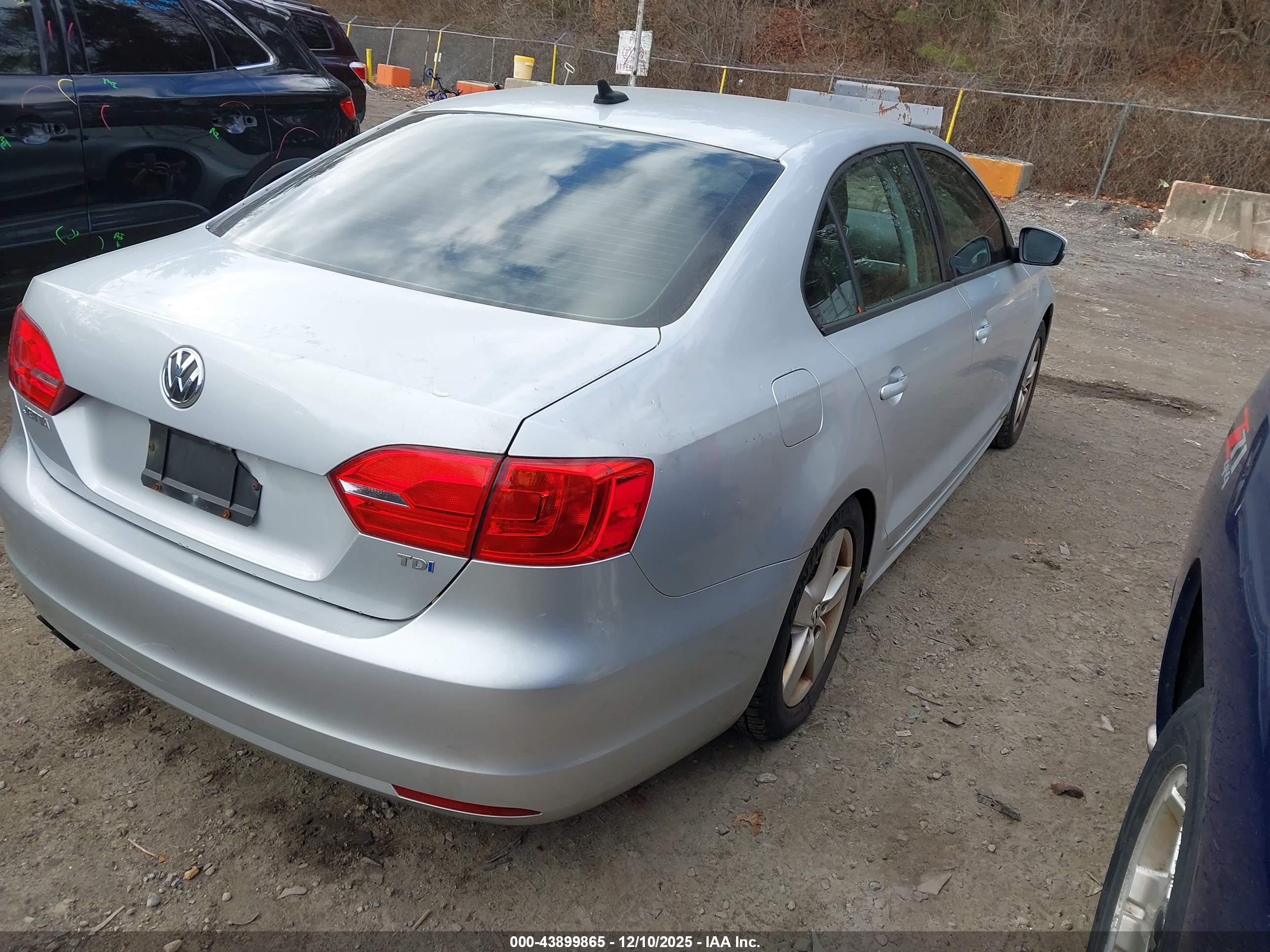 VOLKSWAGEN JETTA image 4