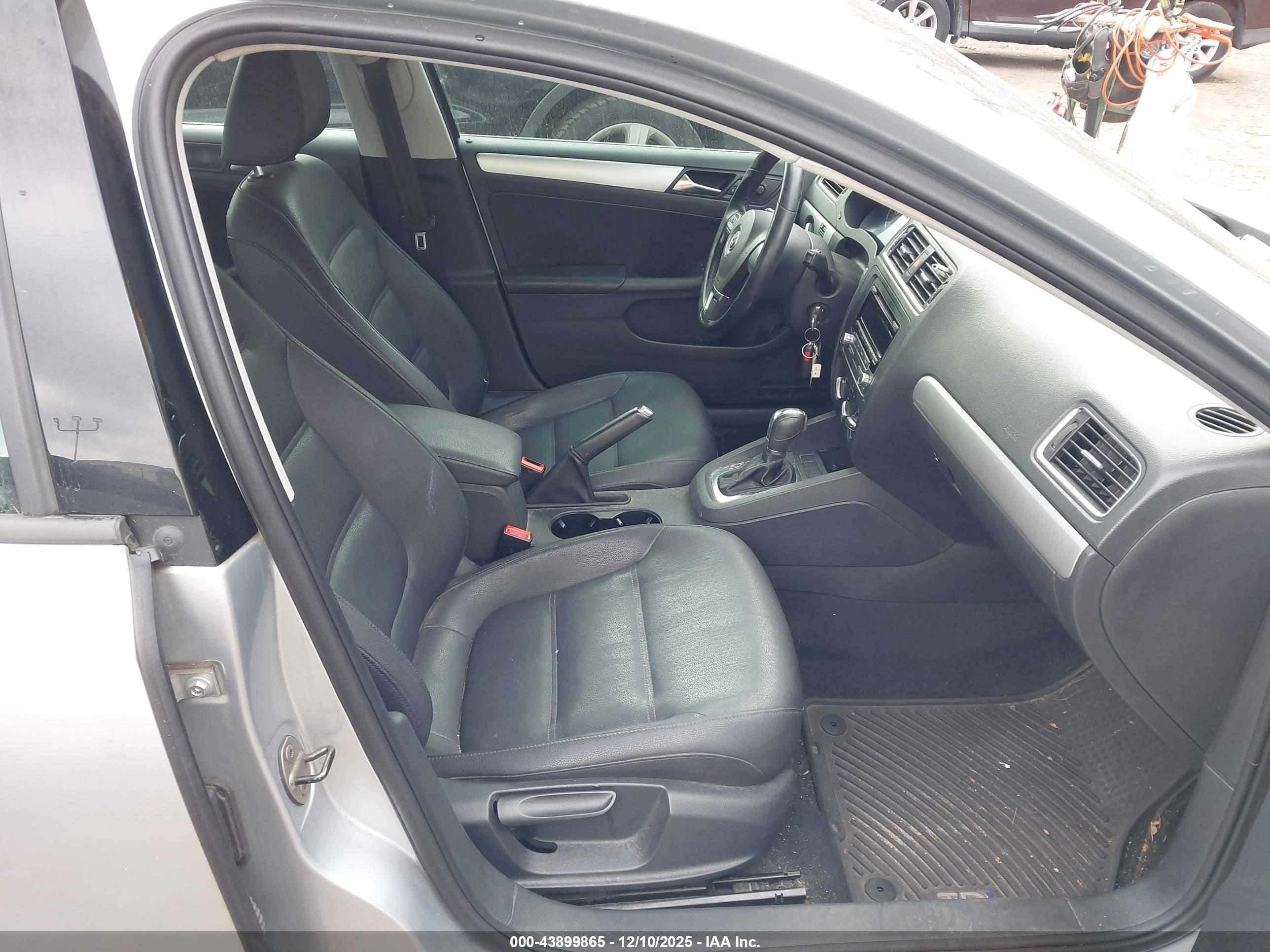 VOLKSWAGEN JETTA image 5