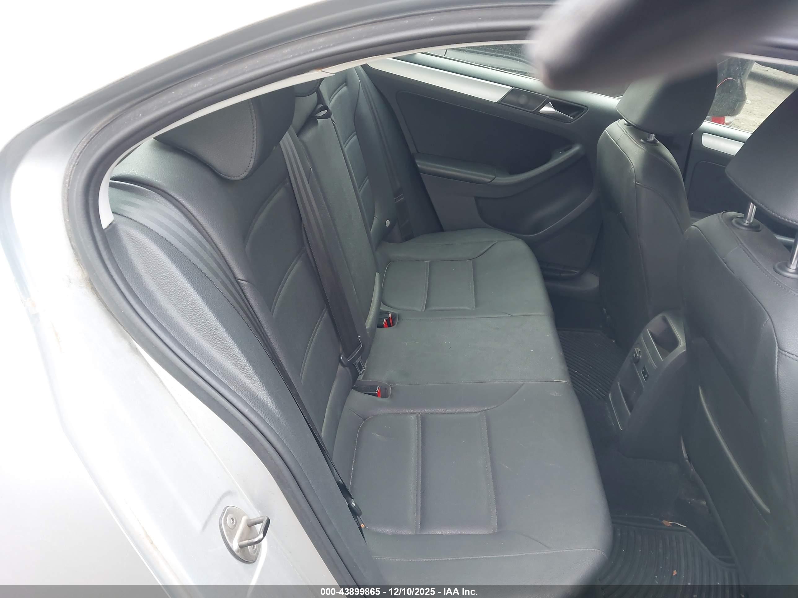 VOLKSWAGEN JETTA image 8
