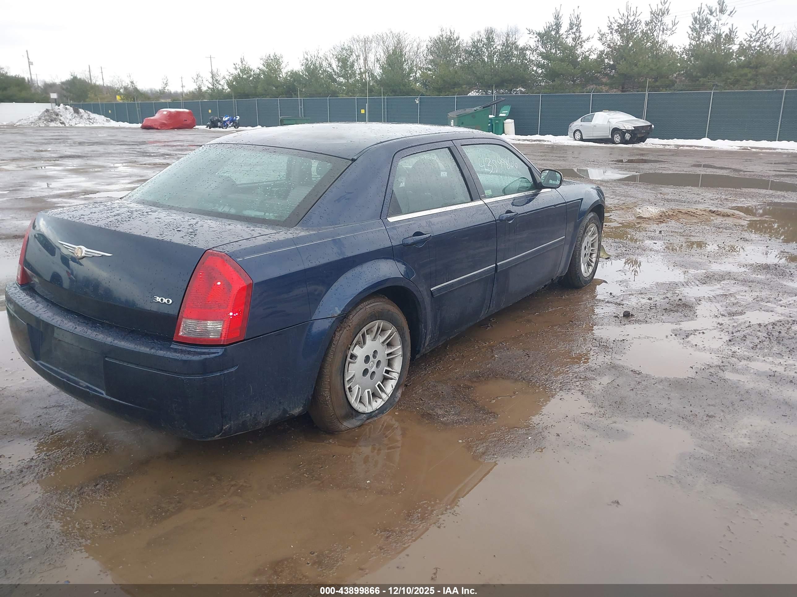 CHRYSLER 300 image 4
