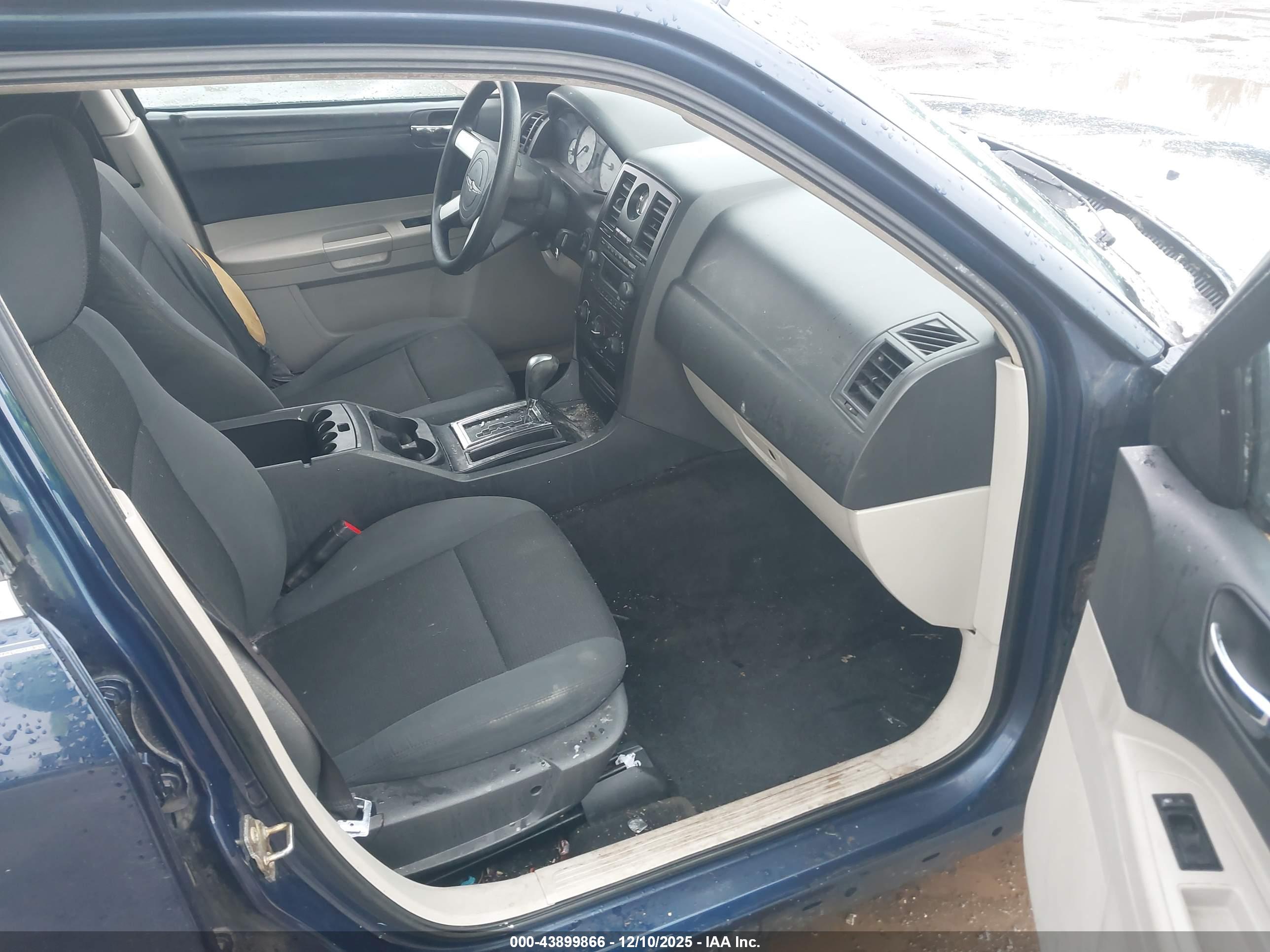 CHRYSLER 300 image 5
