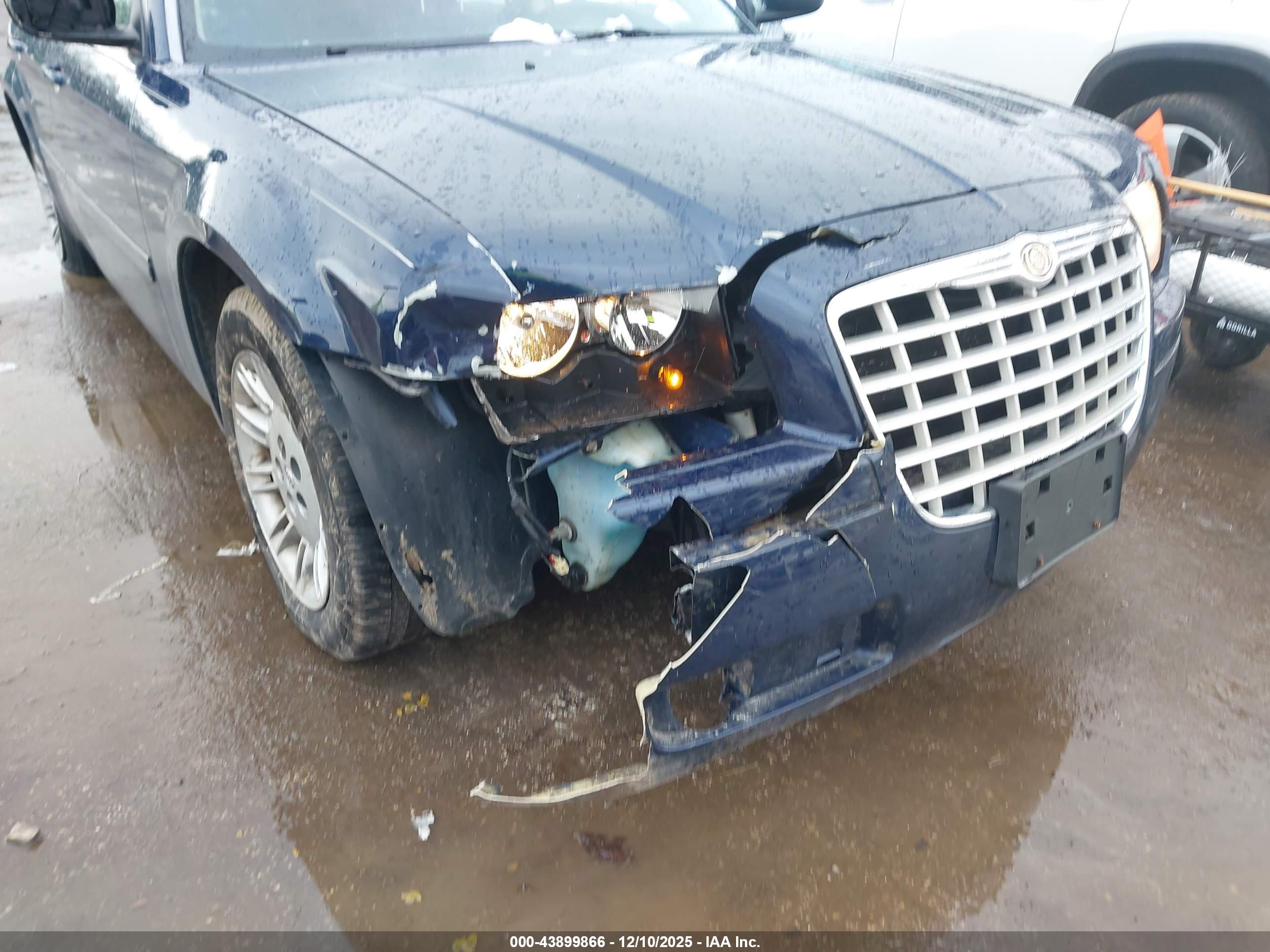 CHRYSLER 300 image 6