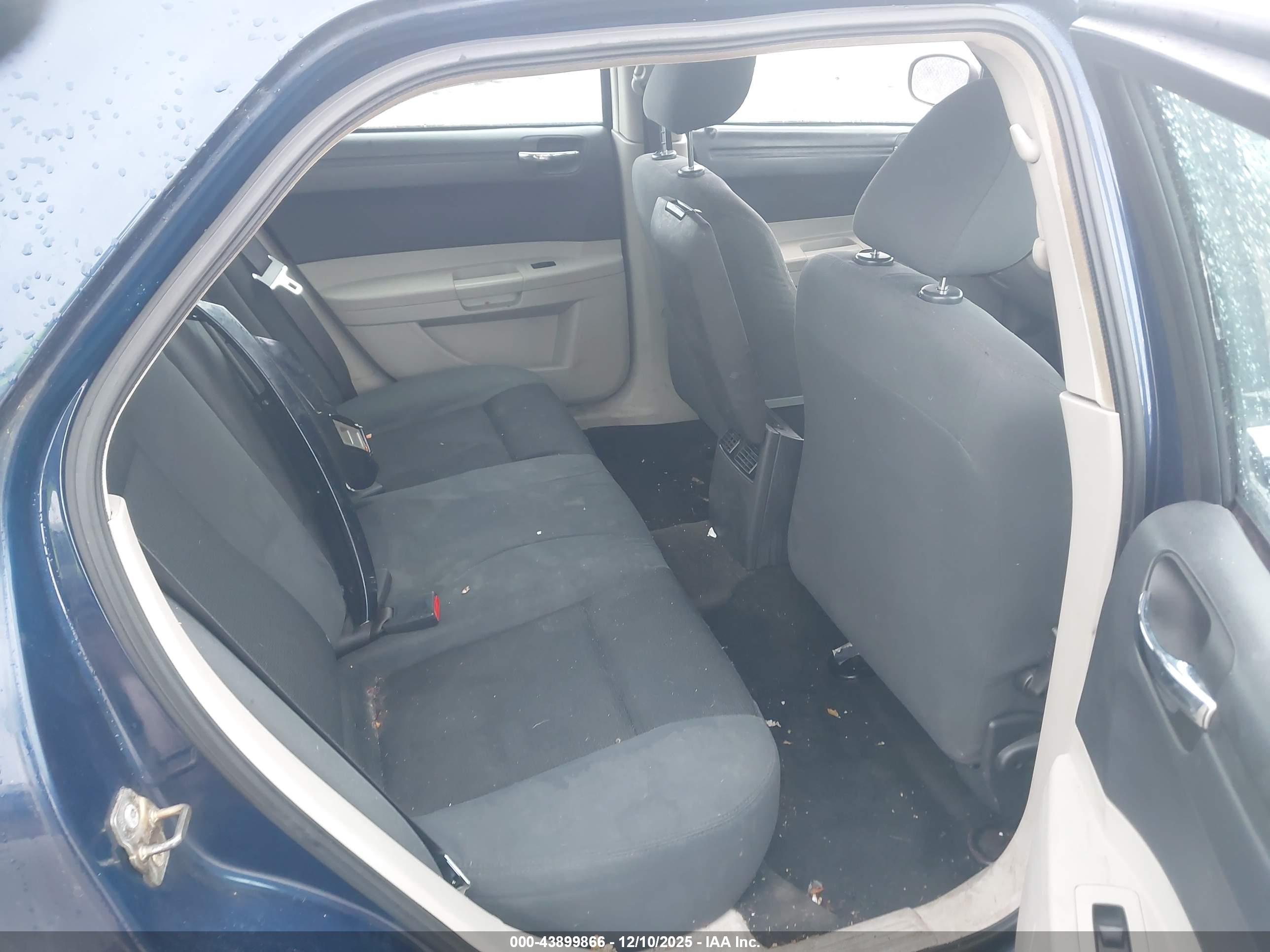 CHRYSLER 300 image 8