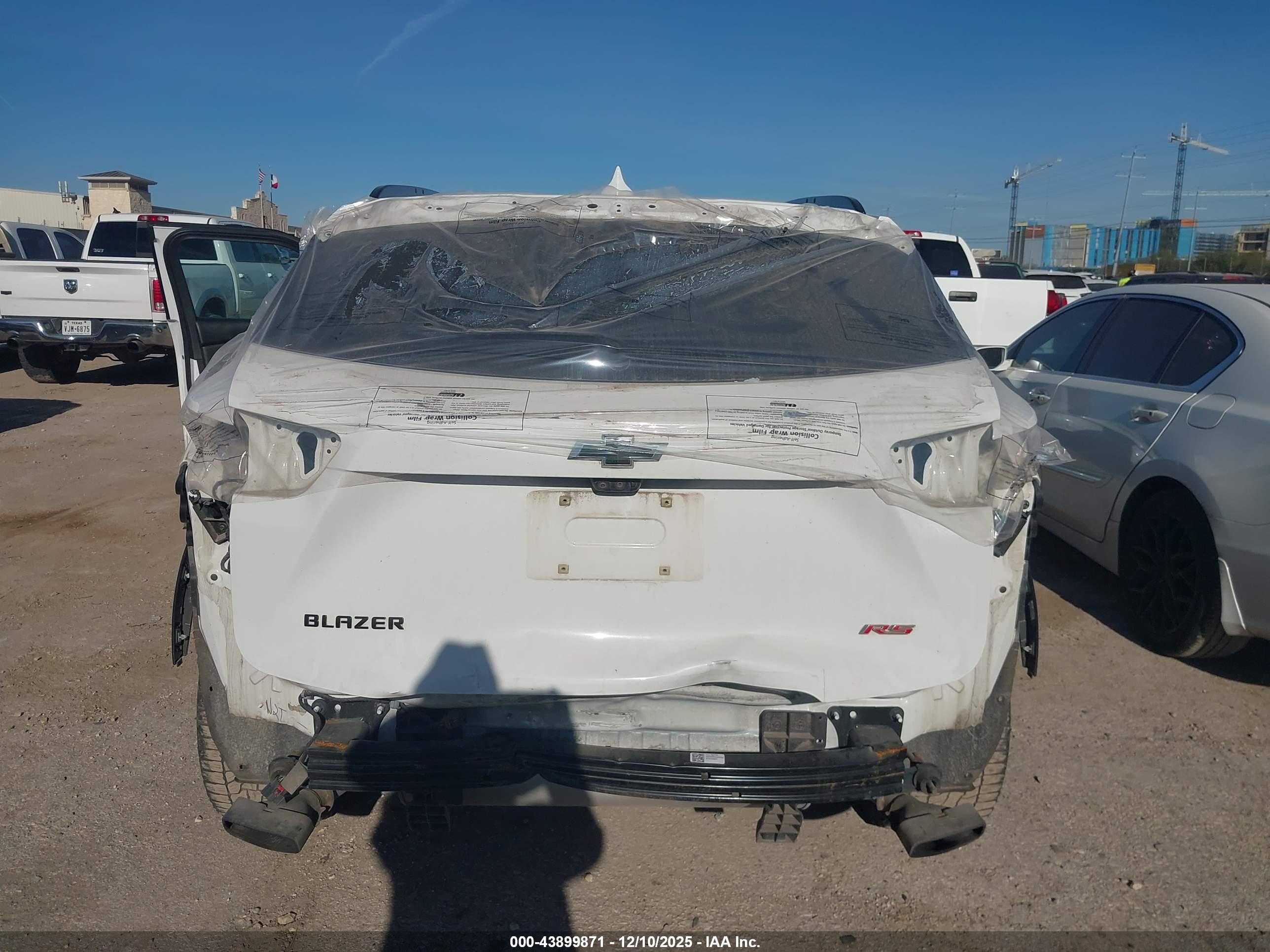 CHEVROLET BLAZER image 6