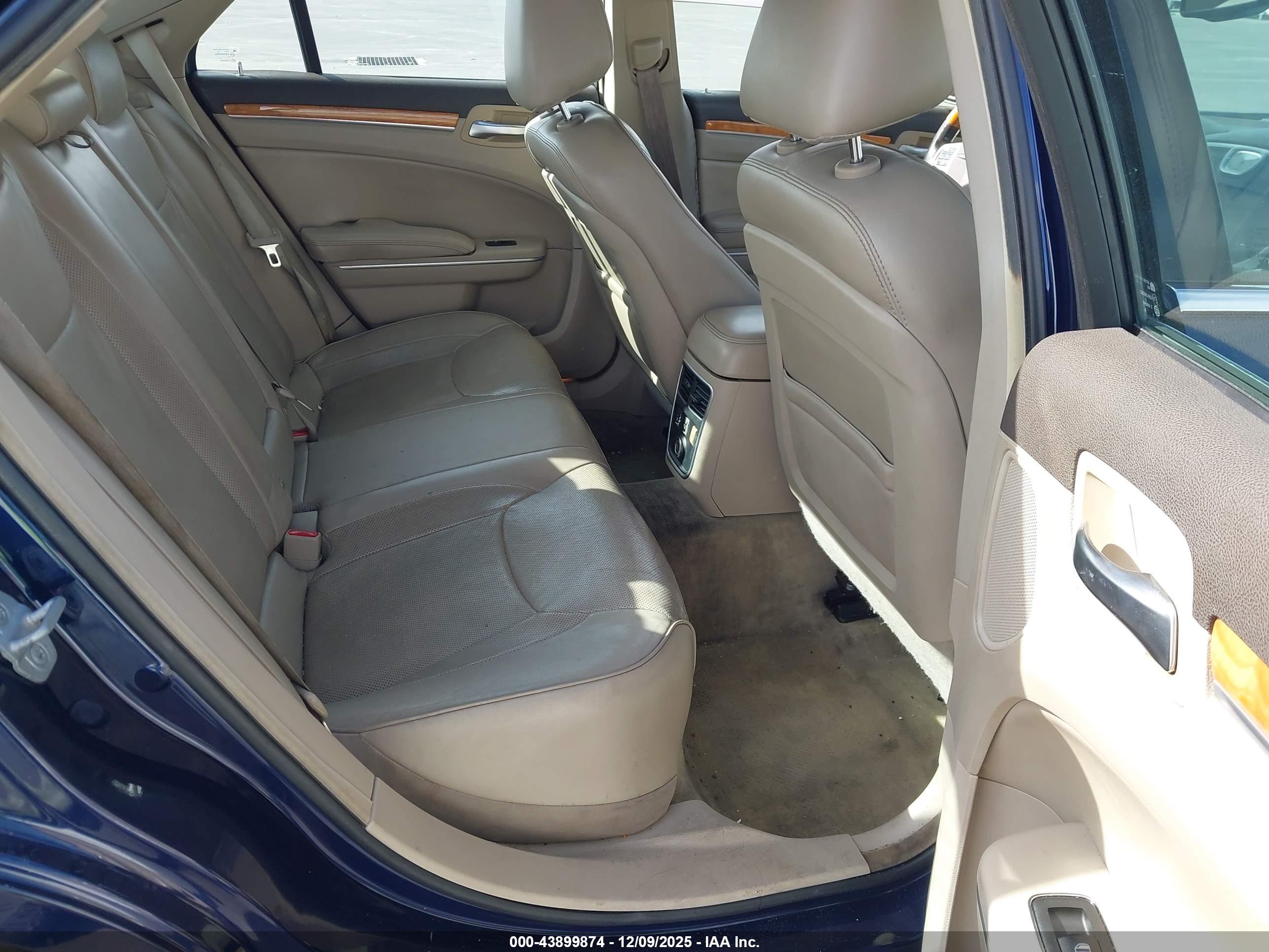 CHRYSLER 300C image 8