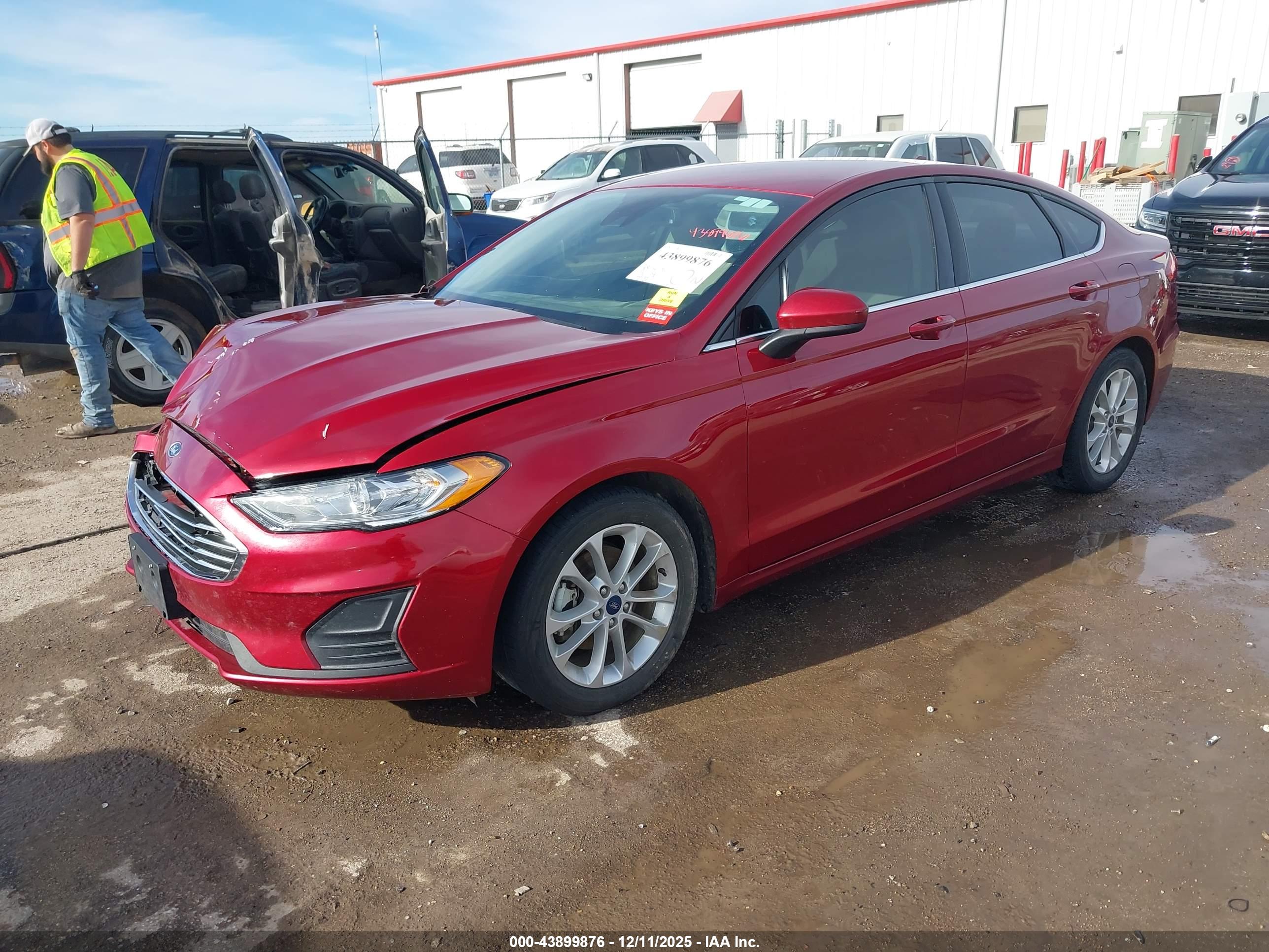 FORD FUSION image 2