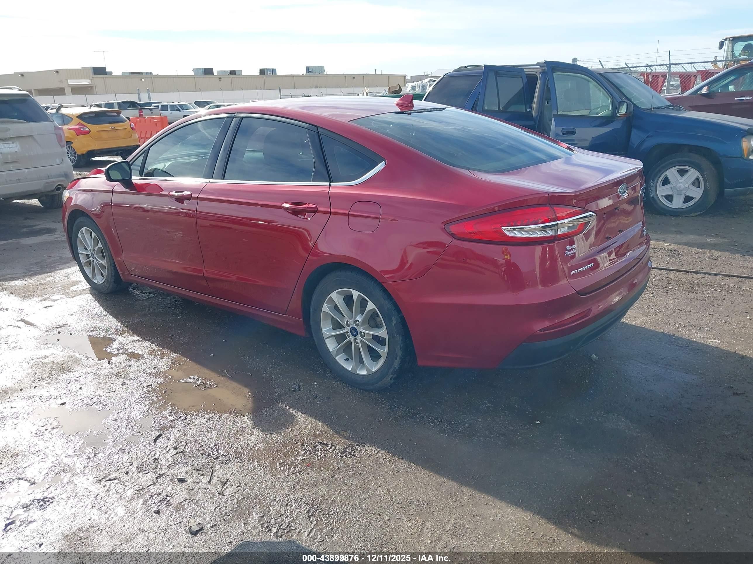 FORD FUSION image 3