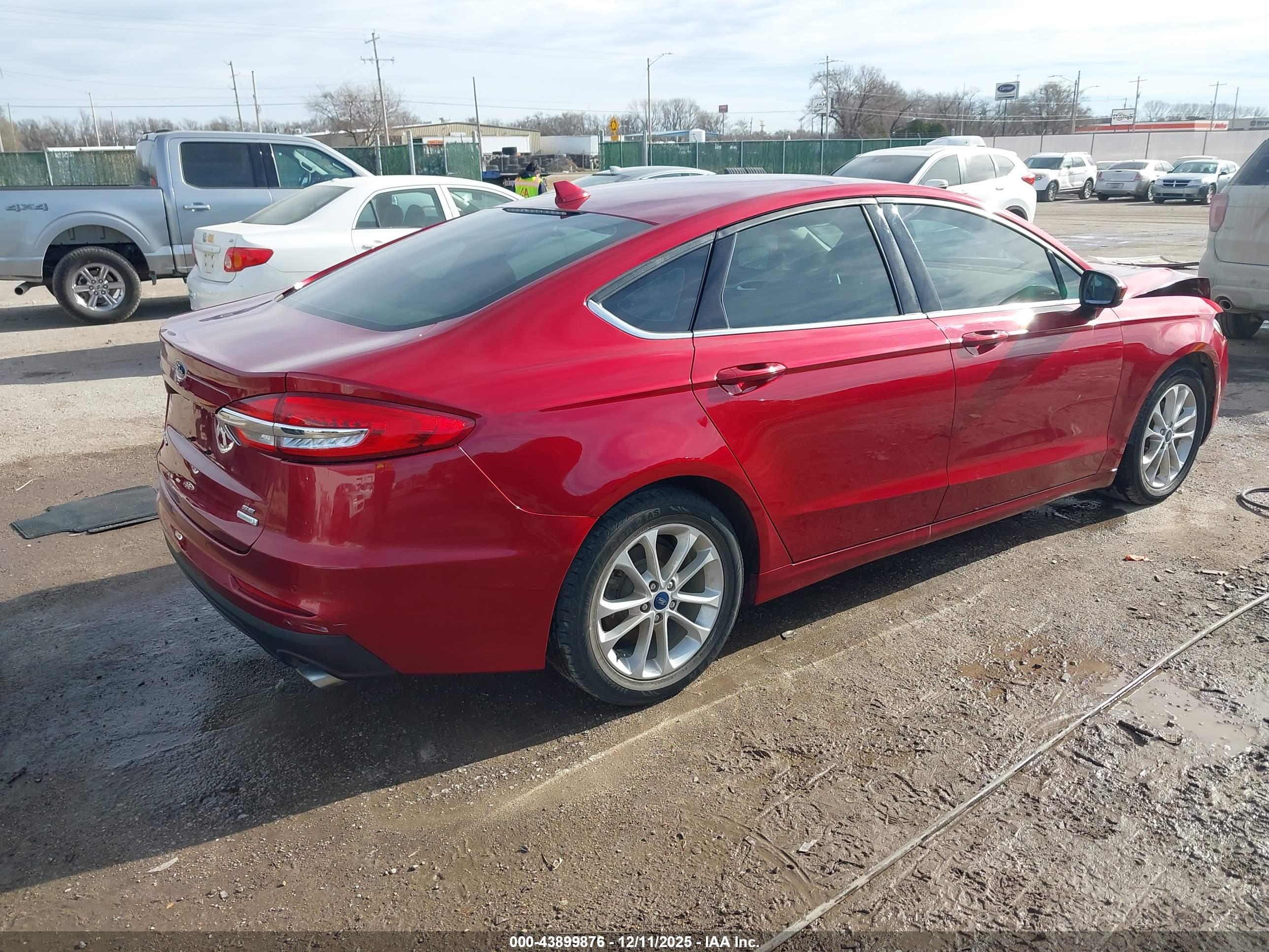 FORD FUSION image 4