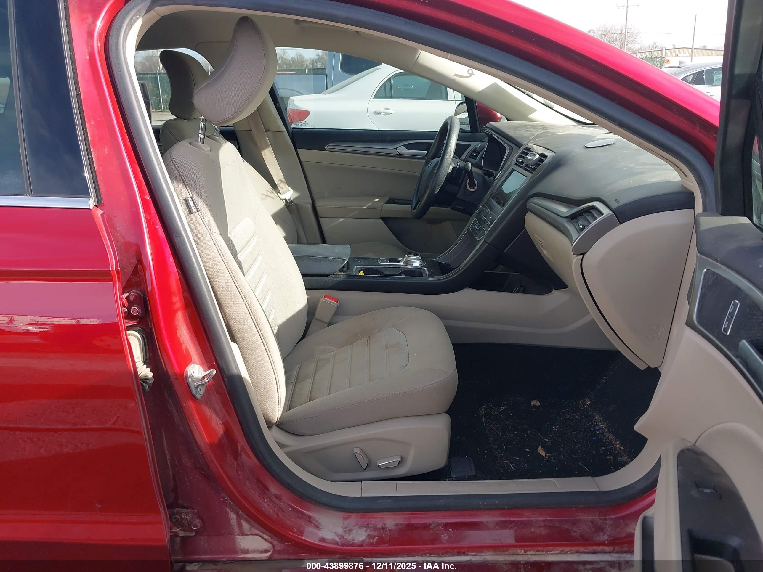 FORD FUSION image 5