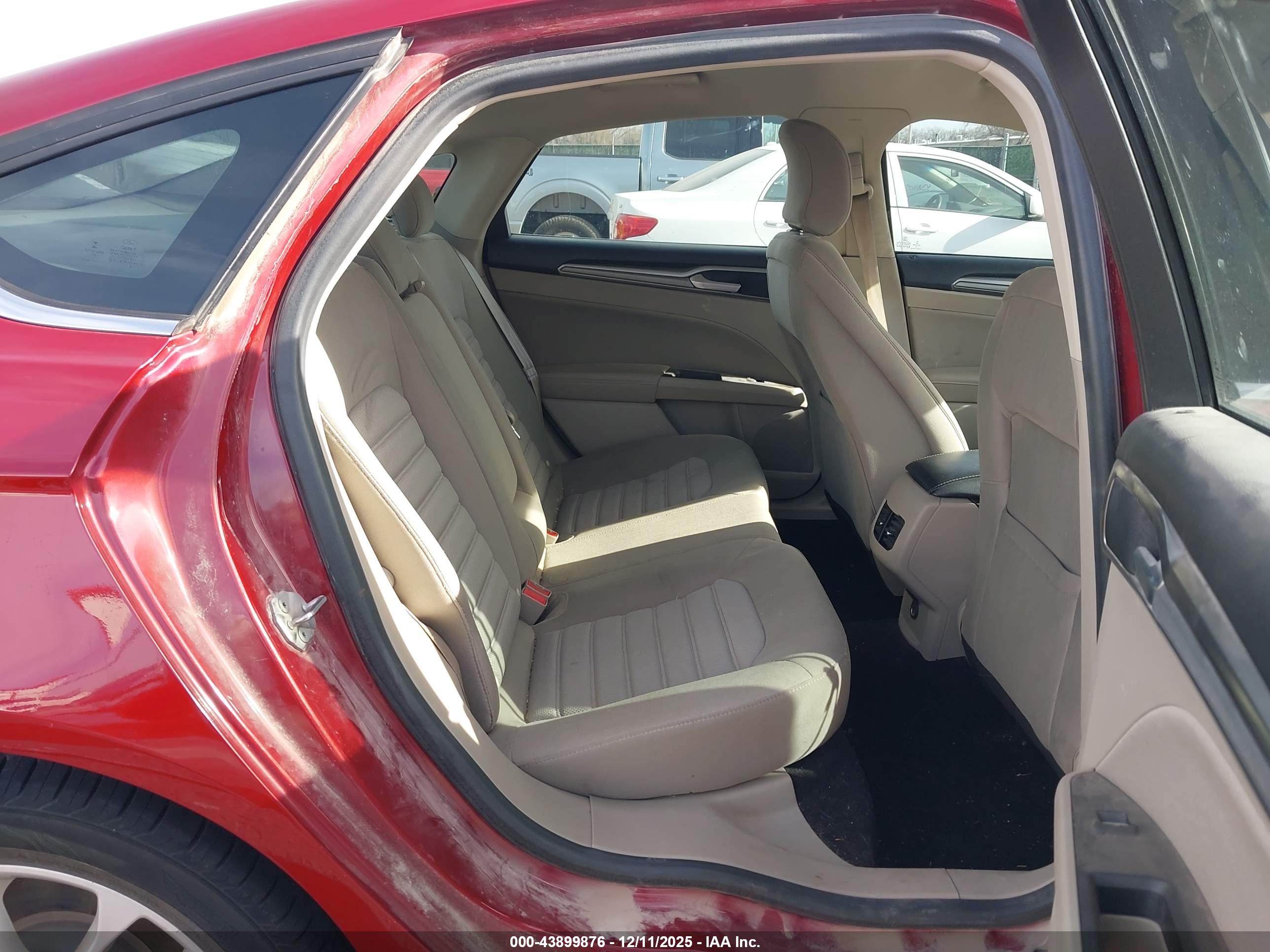 FORD FUSION image 8