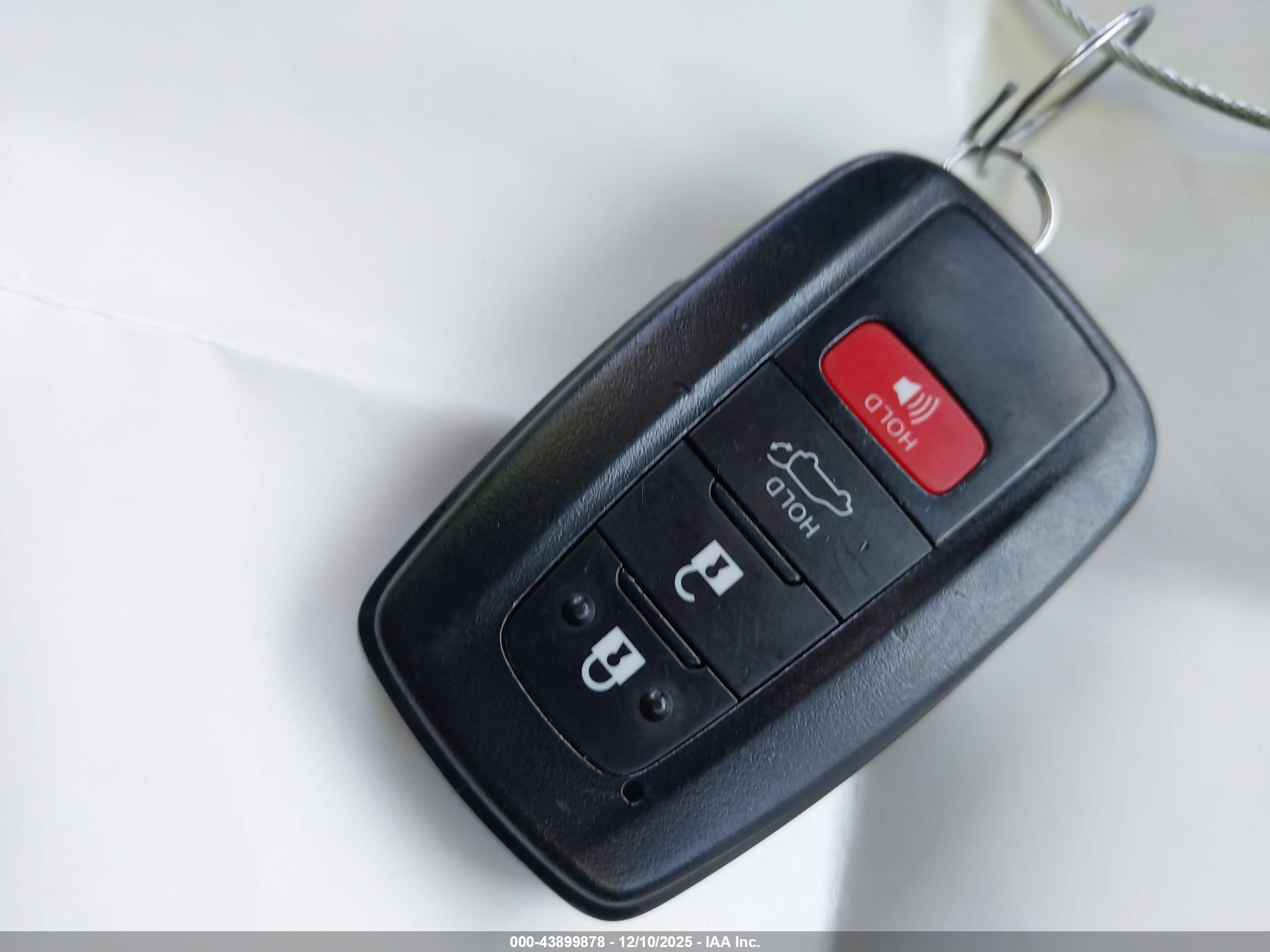 TOYOTA RAV4 image 11