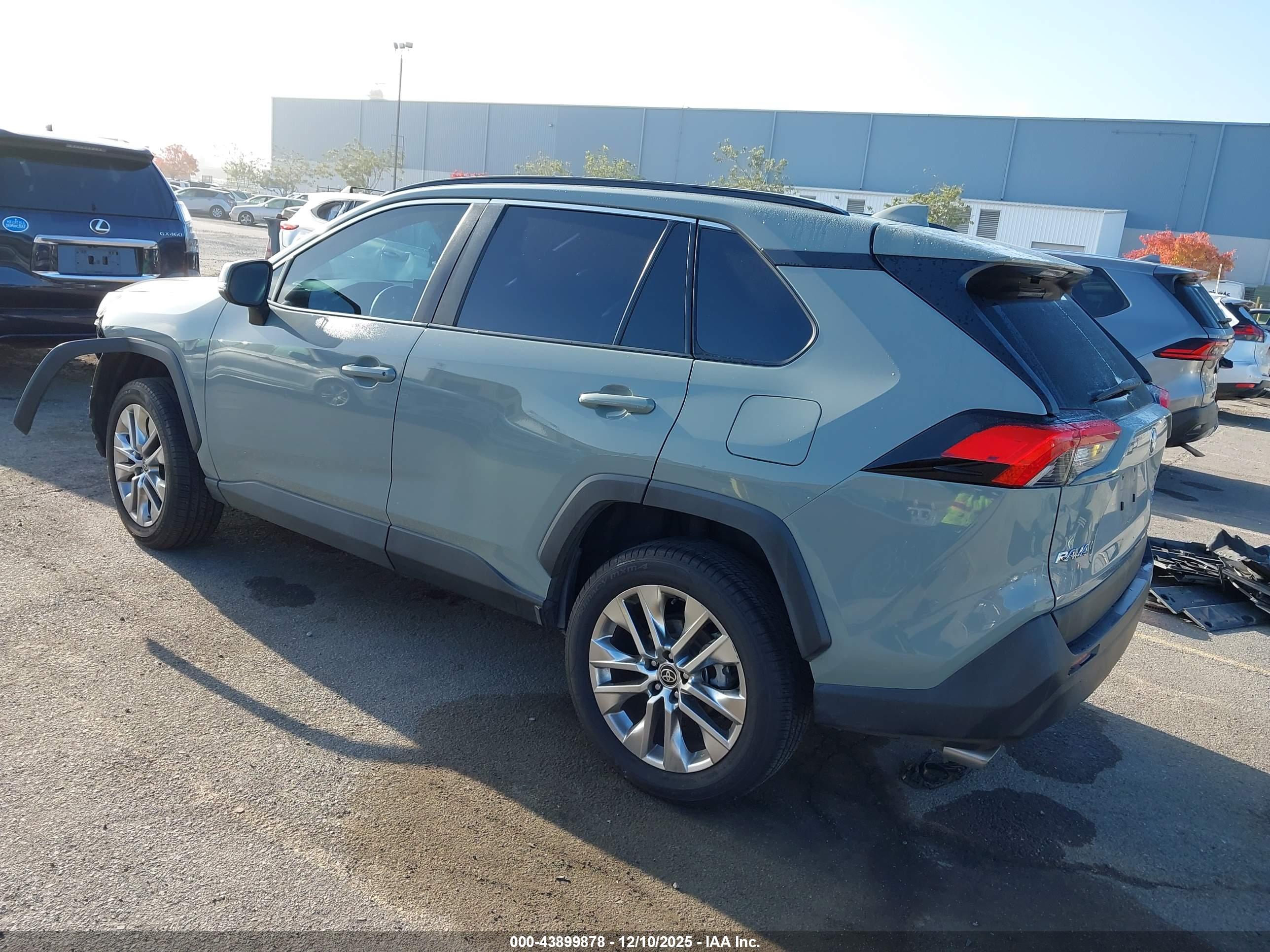 TOYOTA RAV4 image 3