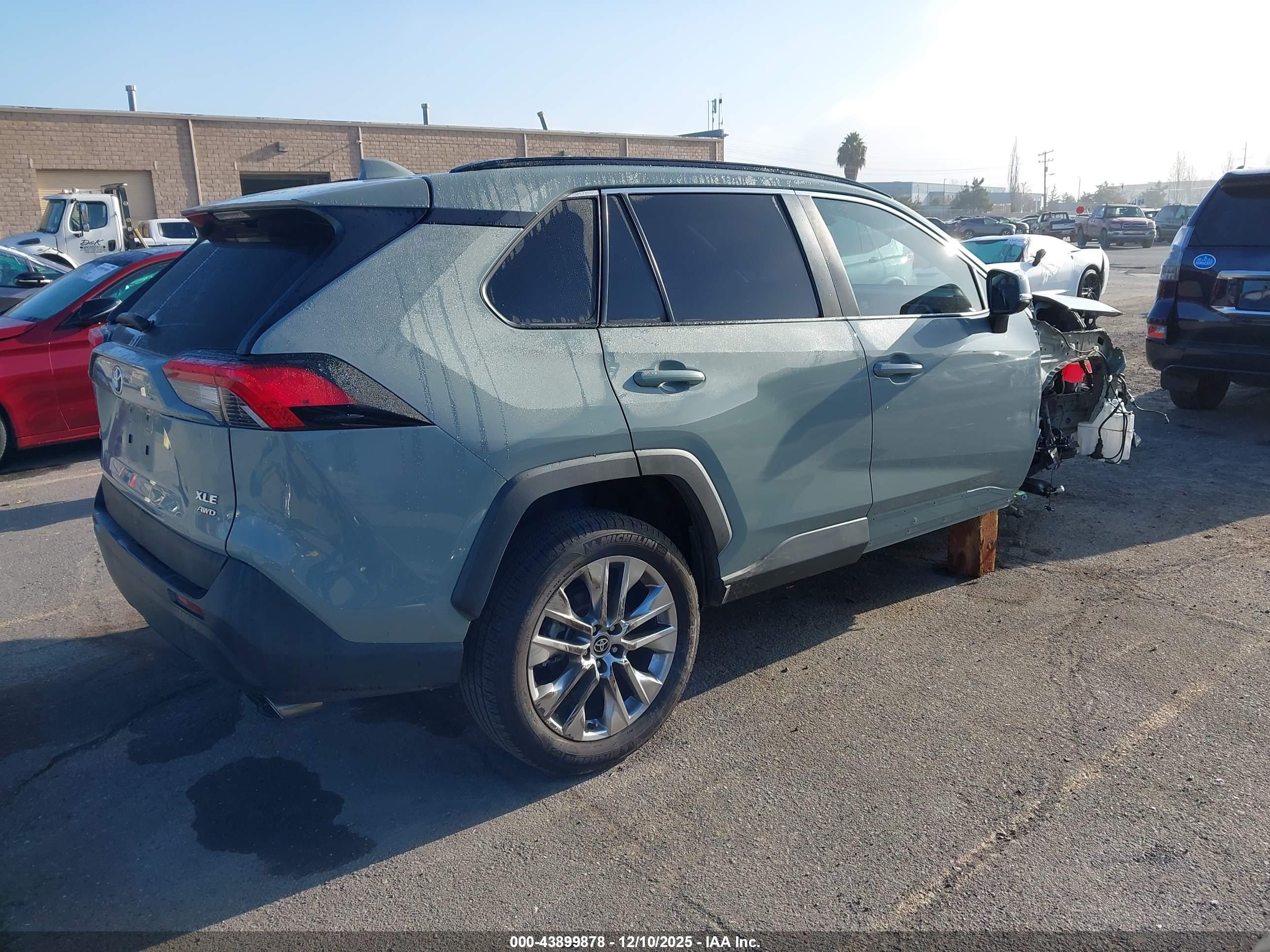 TOYOTA RAV4 image 4