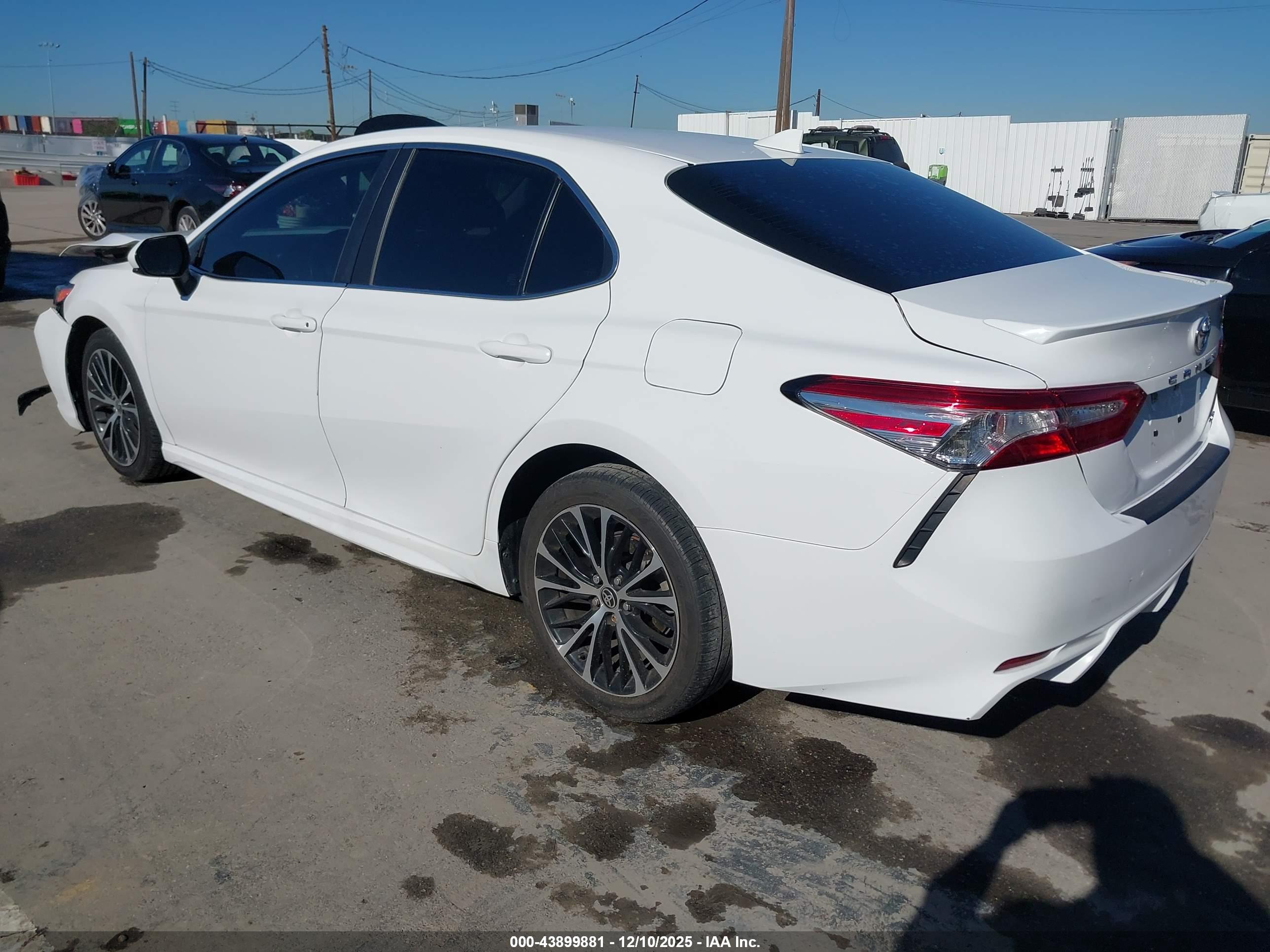TOYOTA CAMRY image 3