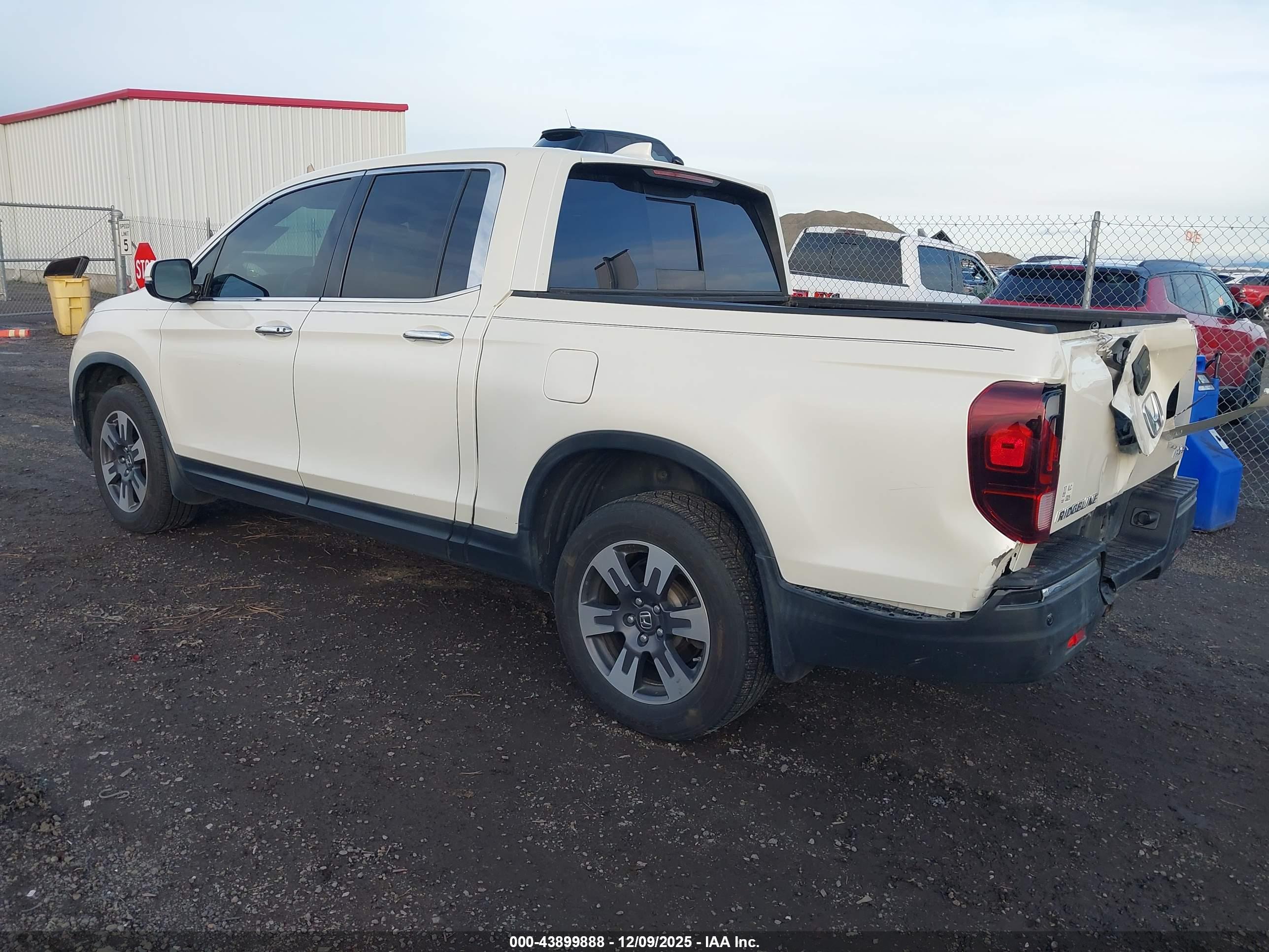 HONDA RIDGELINE image 3