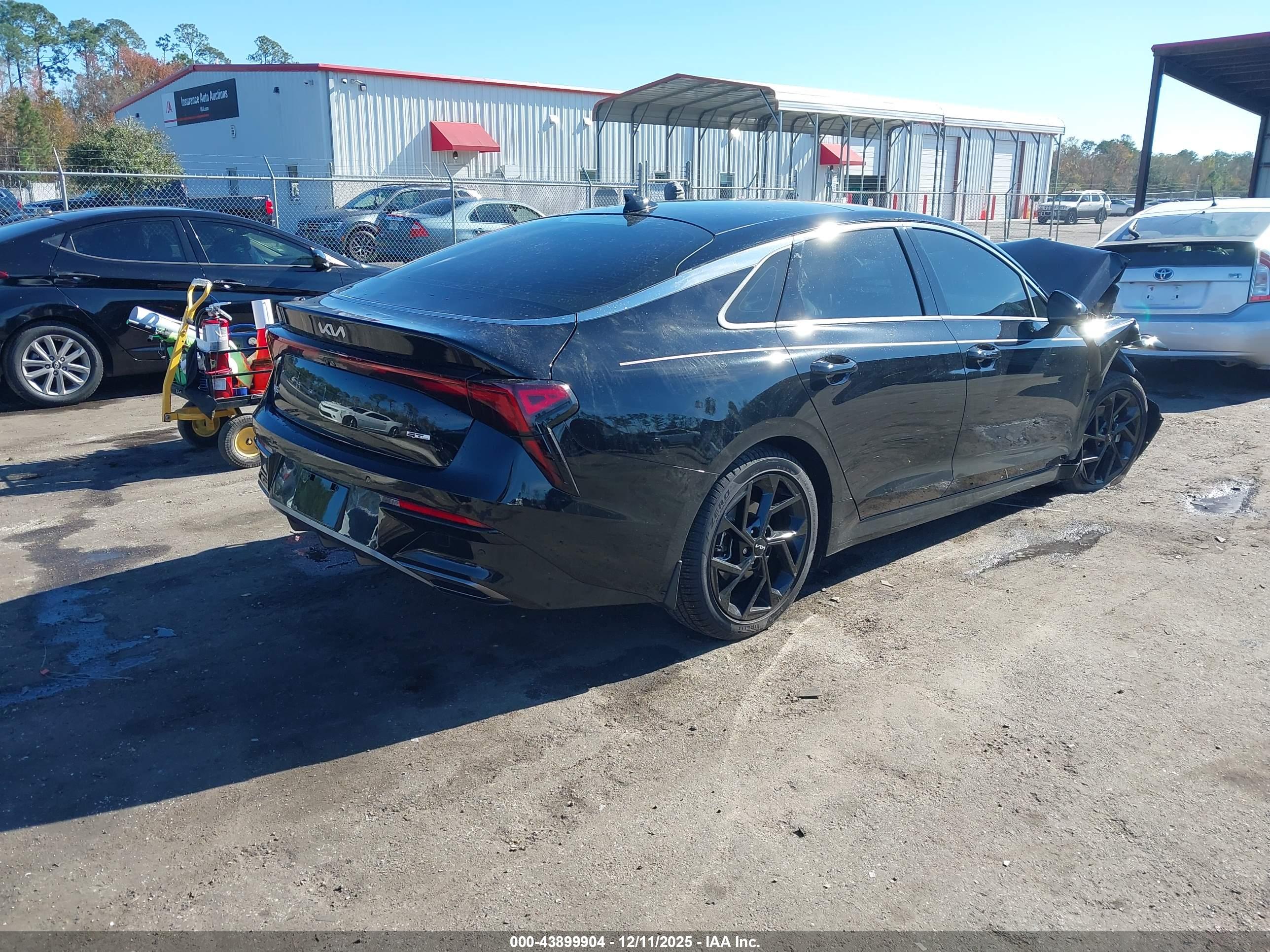 KIA K5 image 4