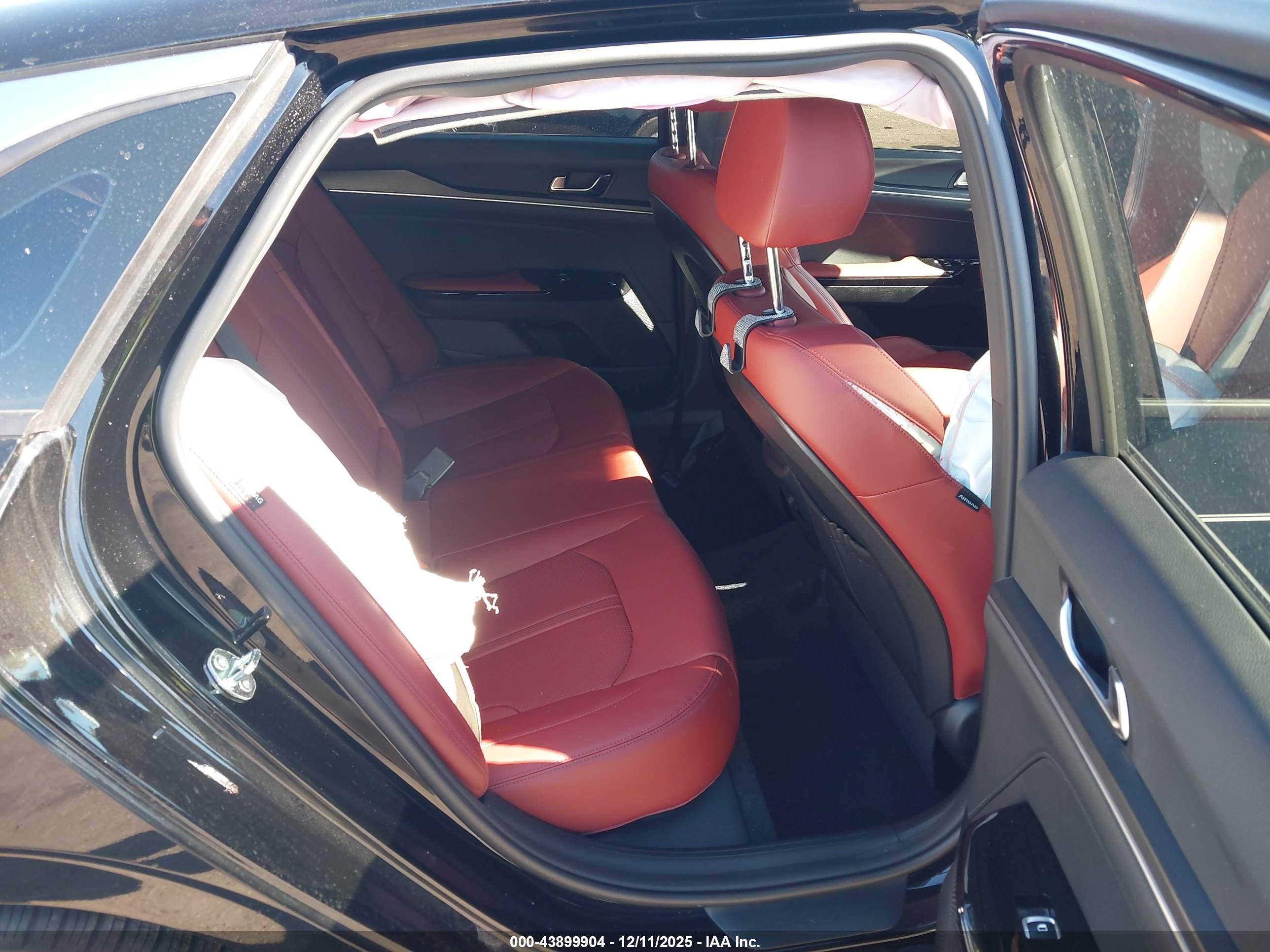KIA K5 image 8