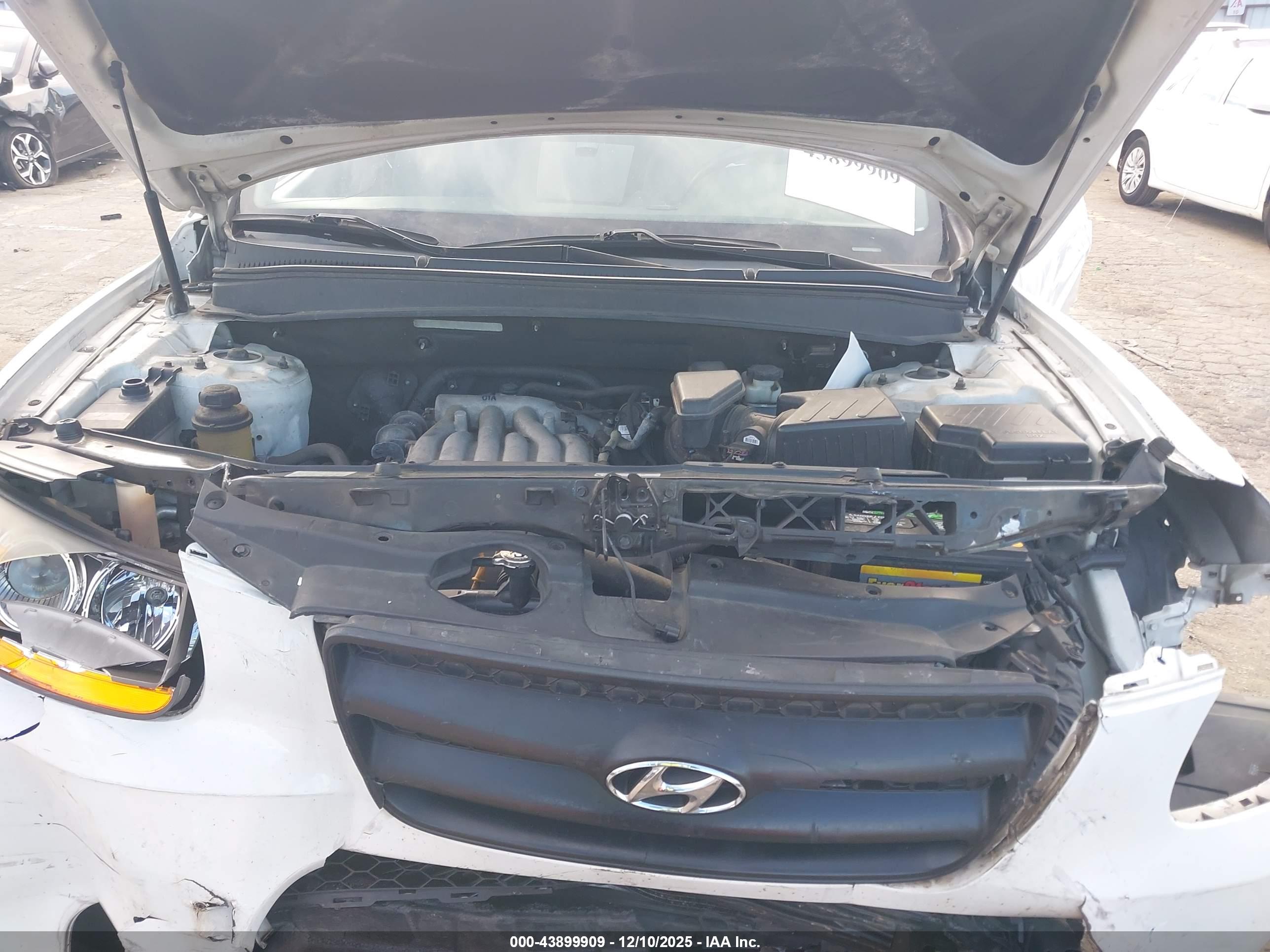 HYUNDAI SANTA image 10