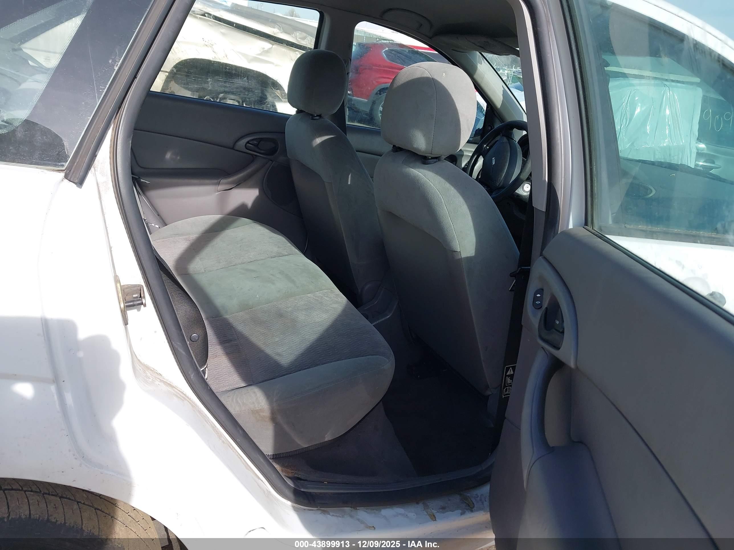 FORD FOCUS image 8