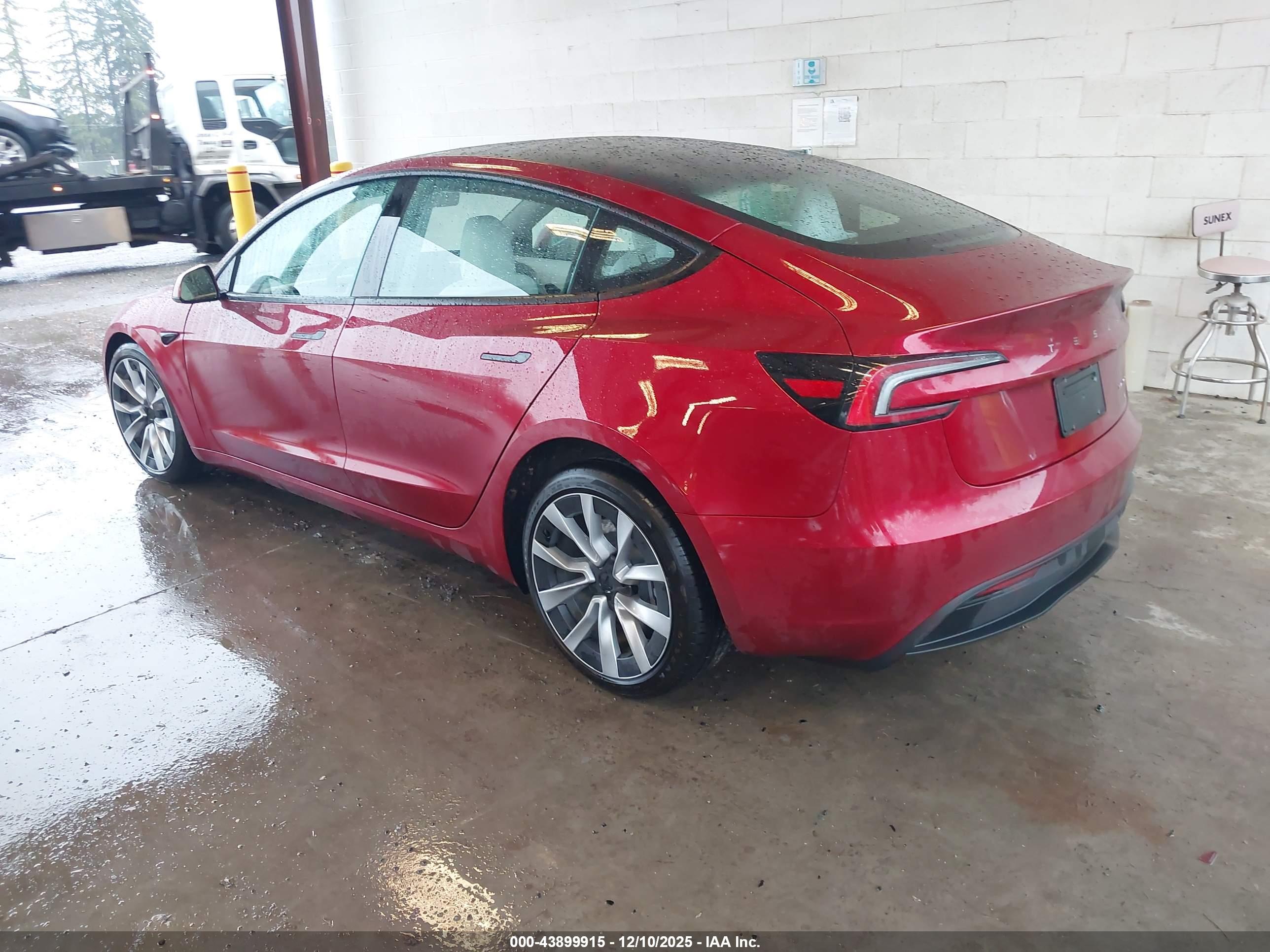 TESLA MODEL image 3