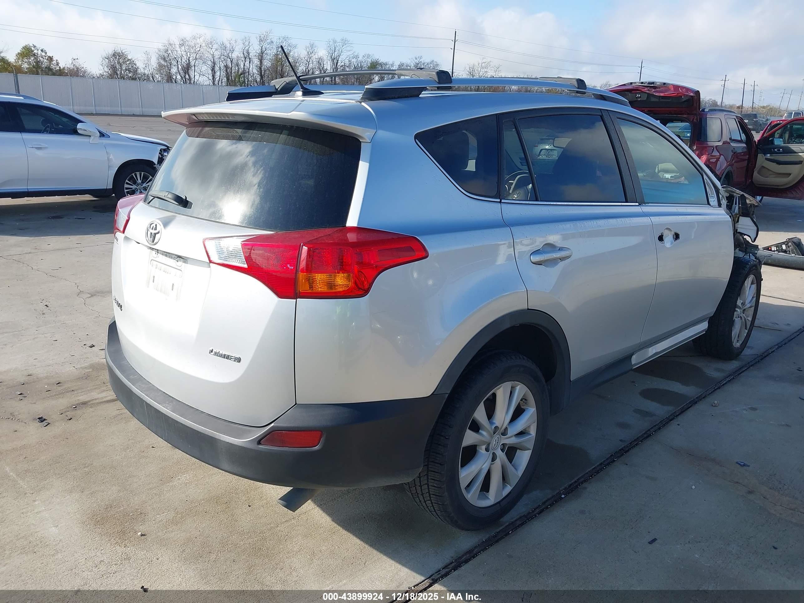TOYOTA RAV4 image 4