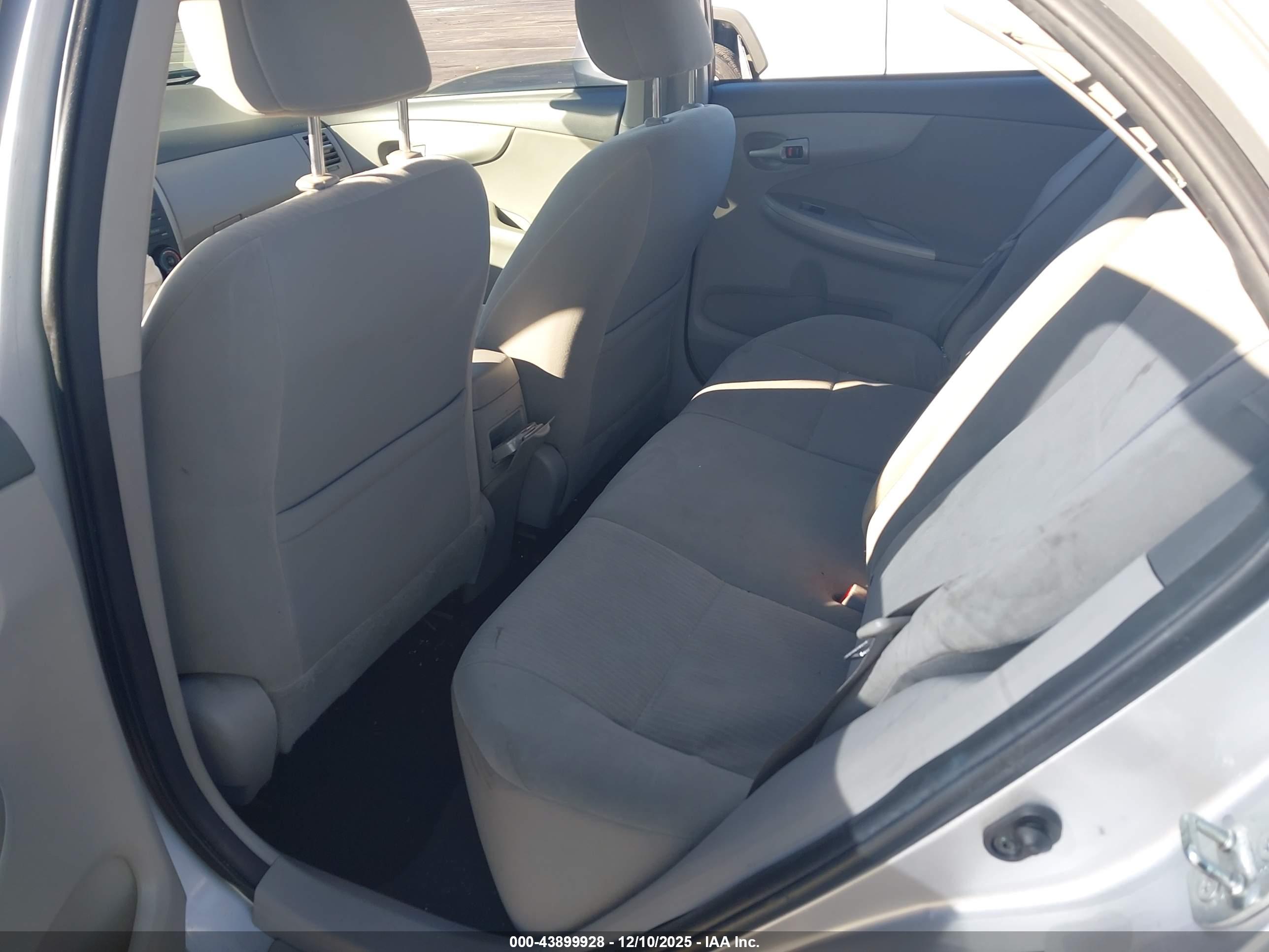 TOYOTA COROLLA image 8