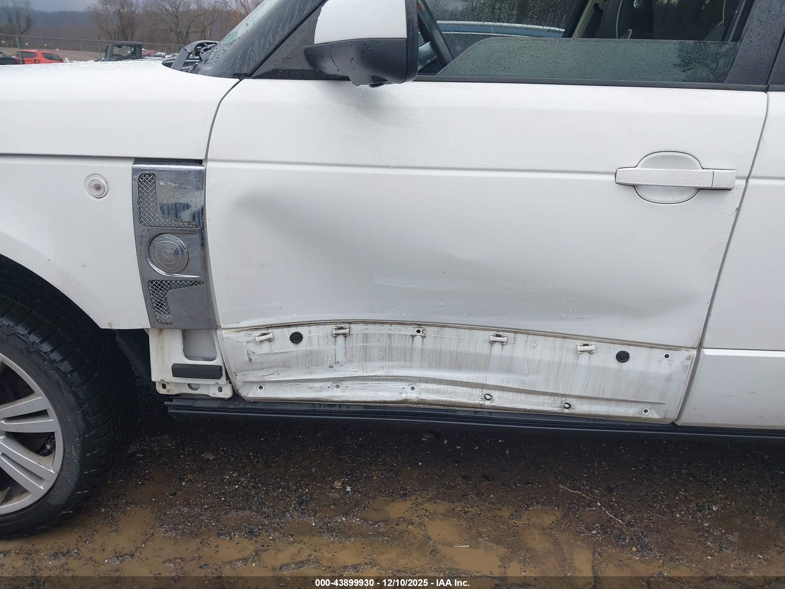 LAND ROVER image 6