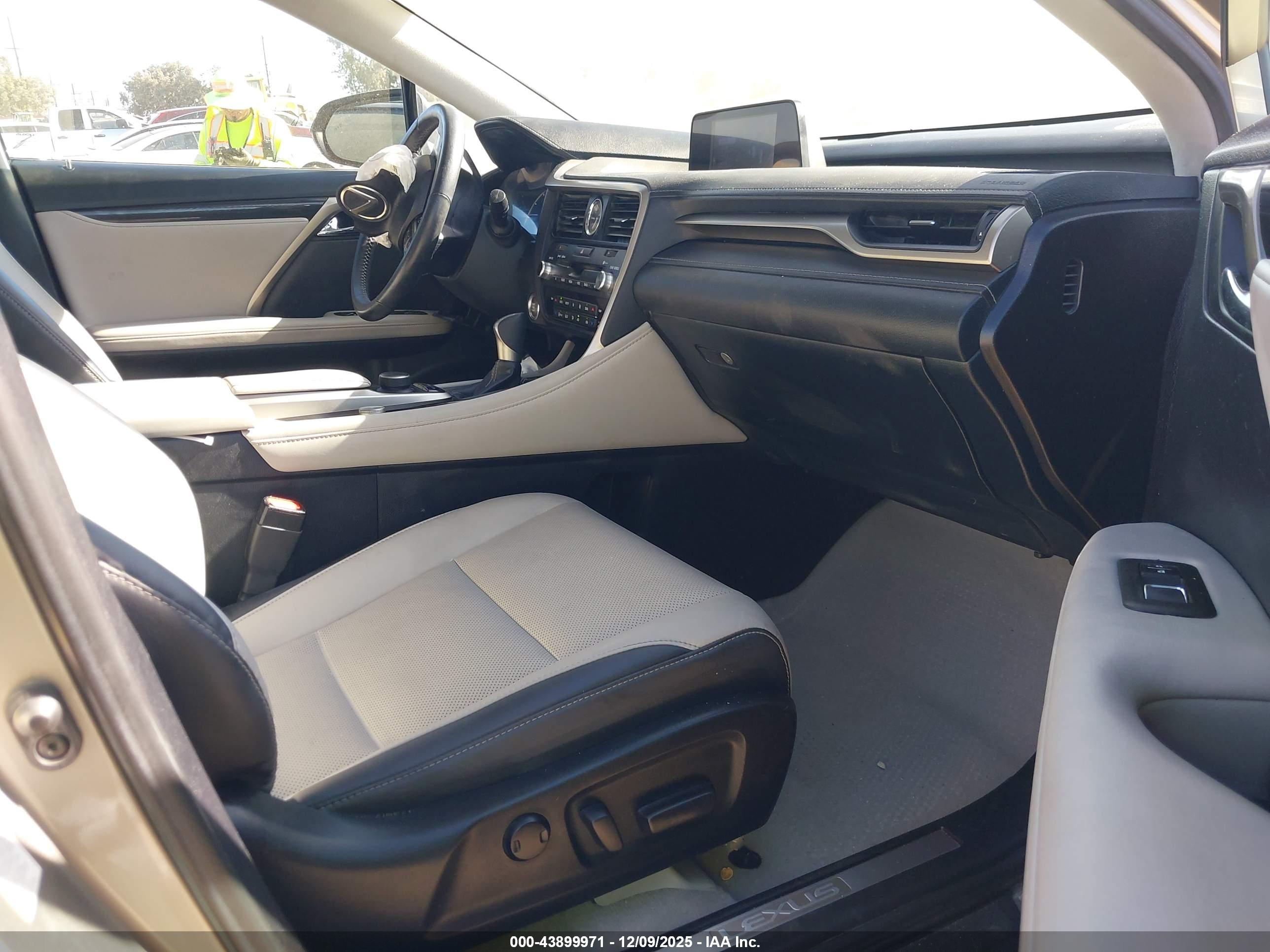 LEXUS RX image 5