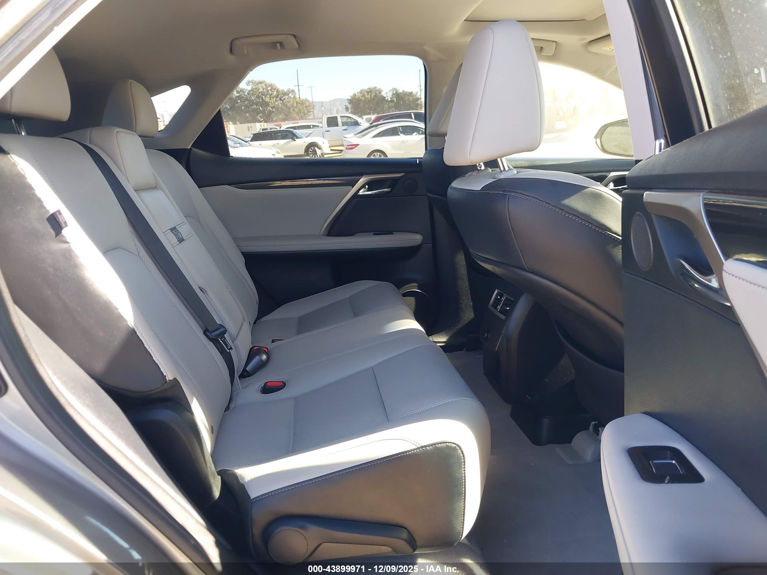 LEXUS RX image 8