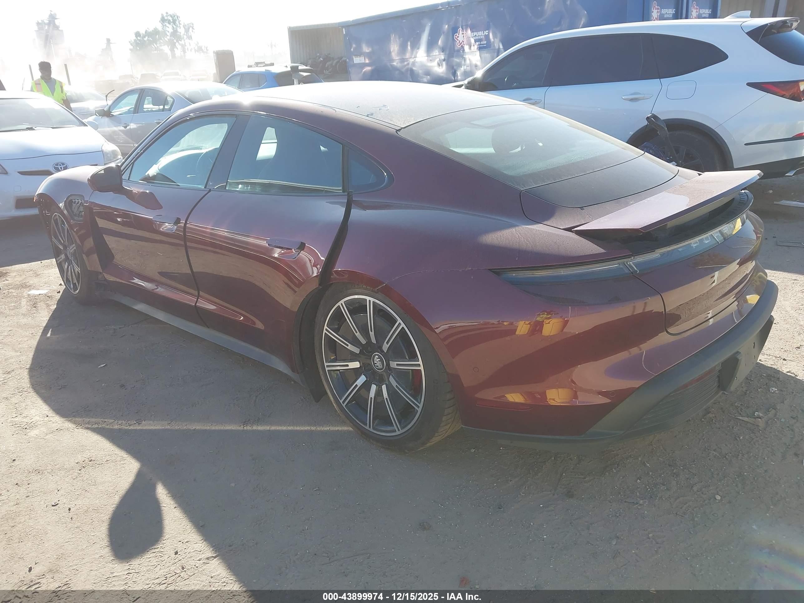 PORSCHE TAYCAN image 3