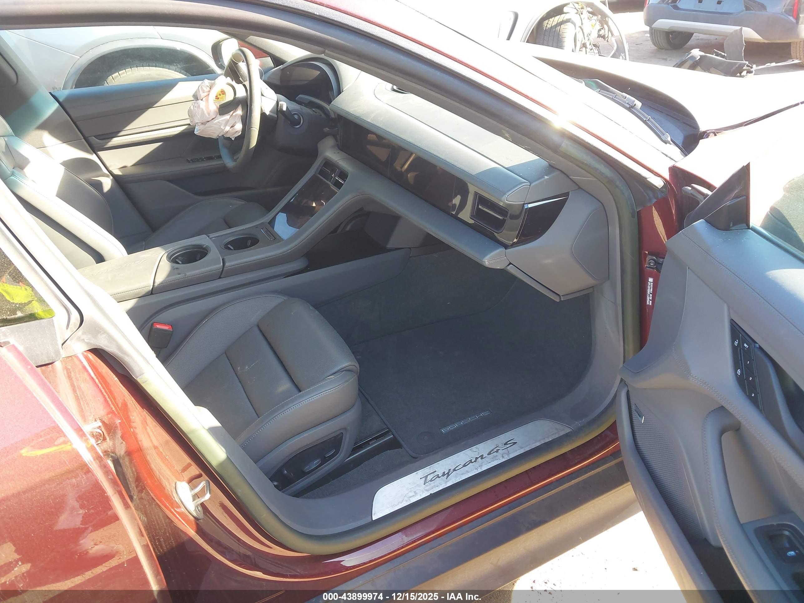 PORSCHE TAYCAN image 5