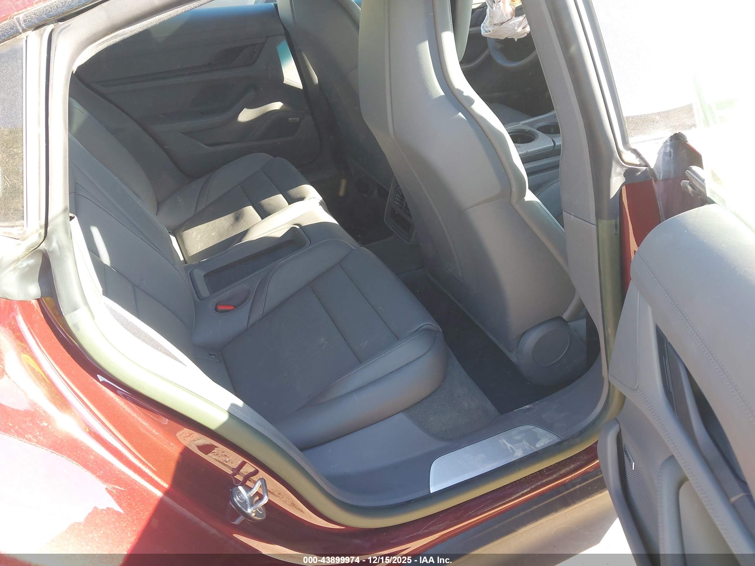 PORSCHE TAYCAN image 8