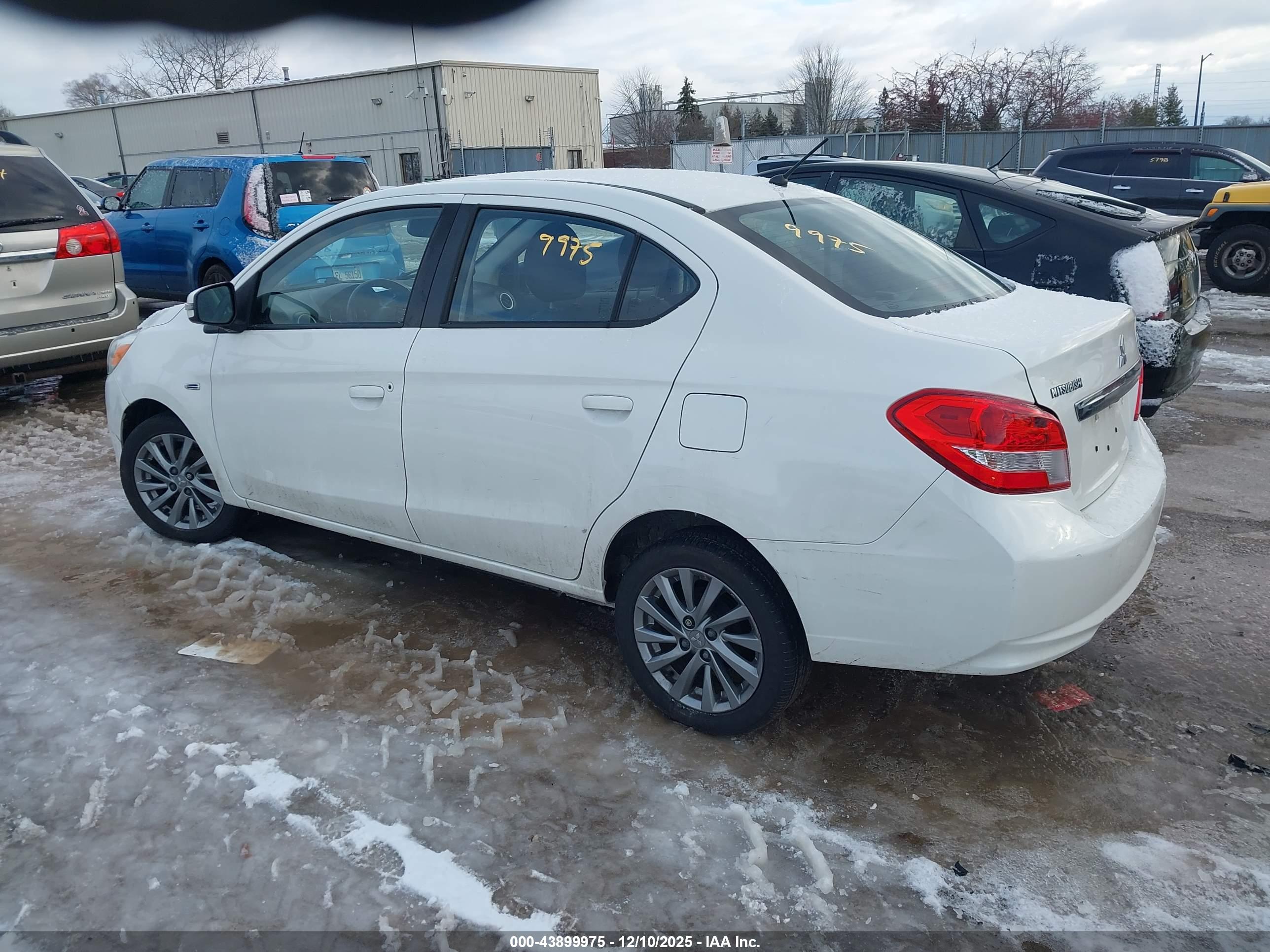 MITSUBISHI MIRAGE image 3