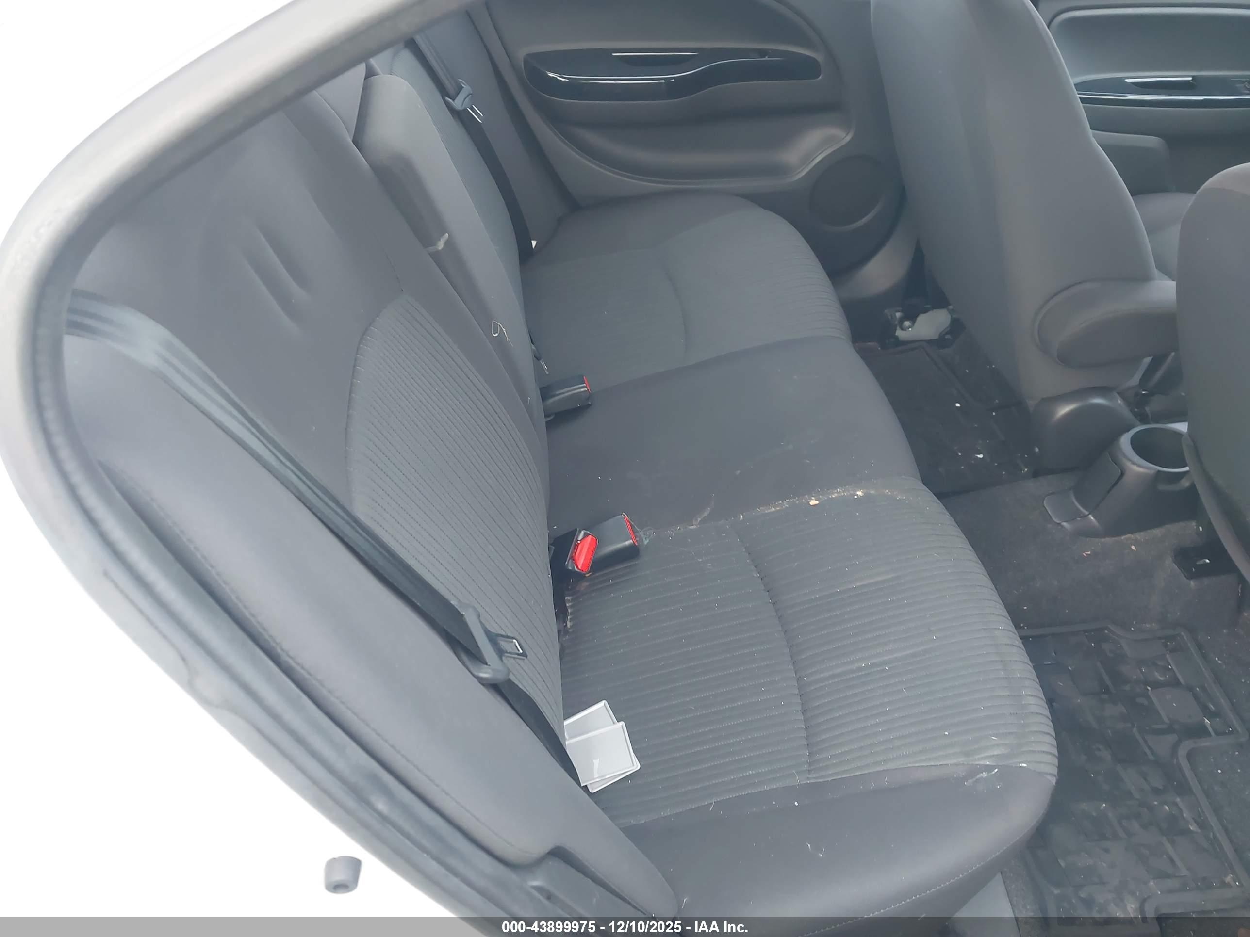 MITSUBISHI MIRAGE image 8