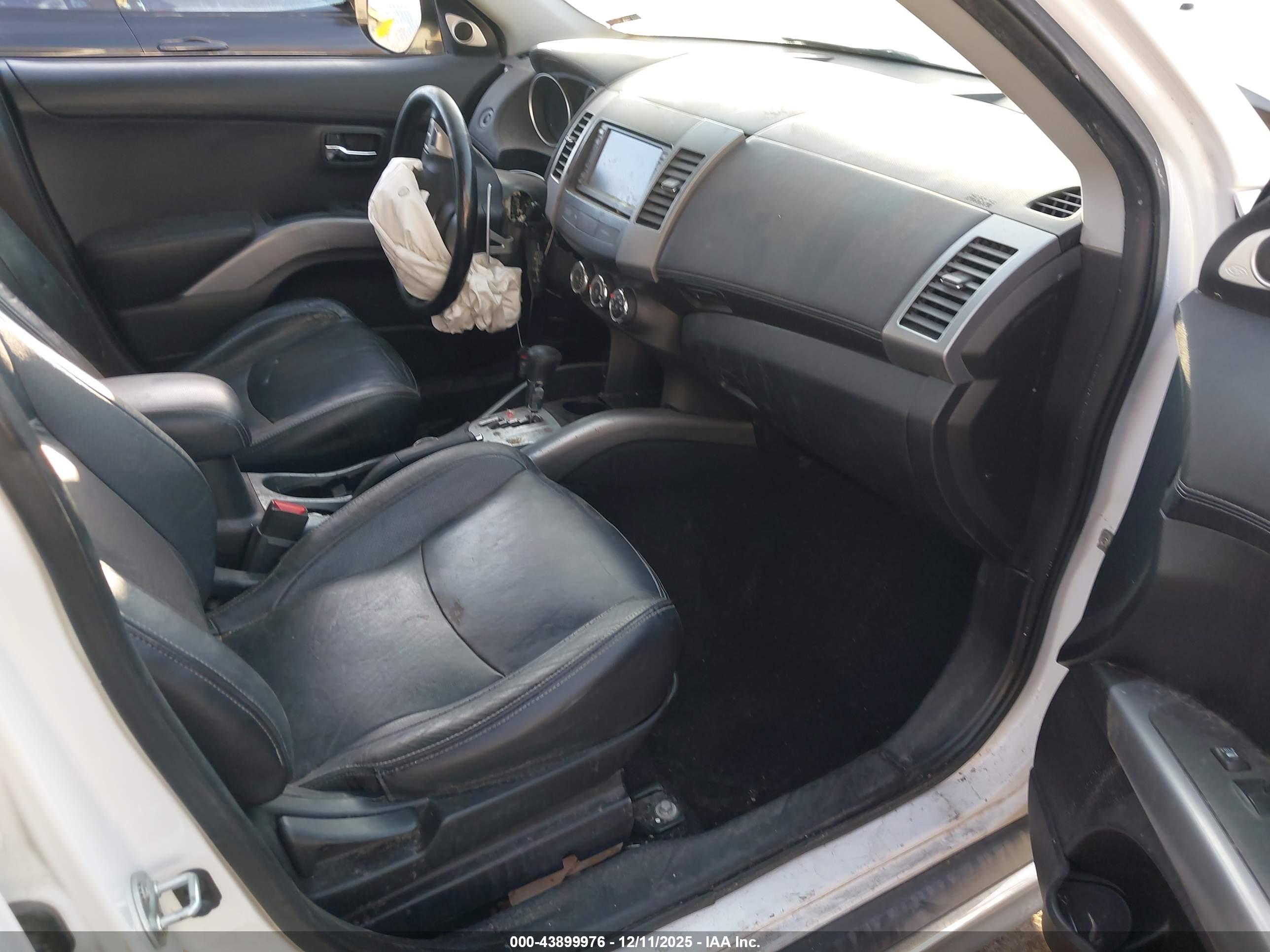 MITSUBISHI OUTLANDER image 5