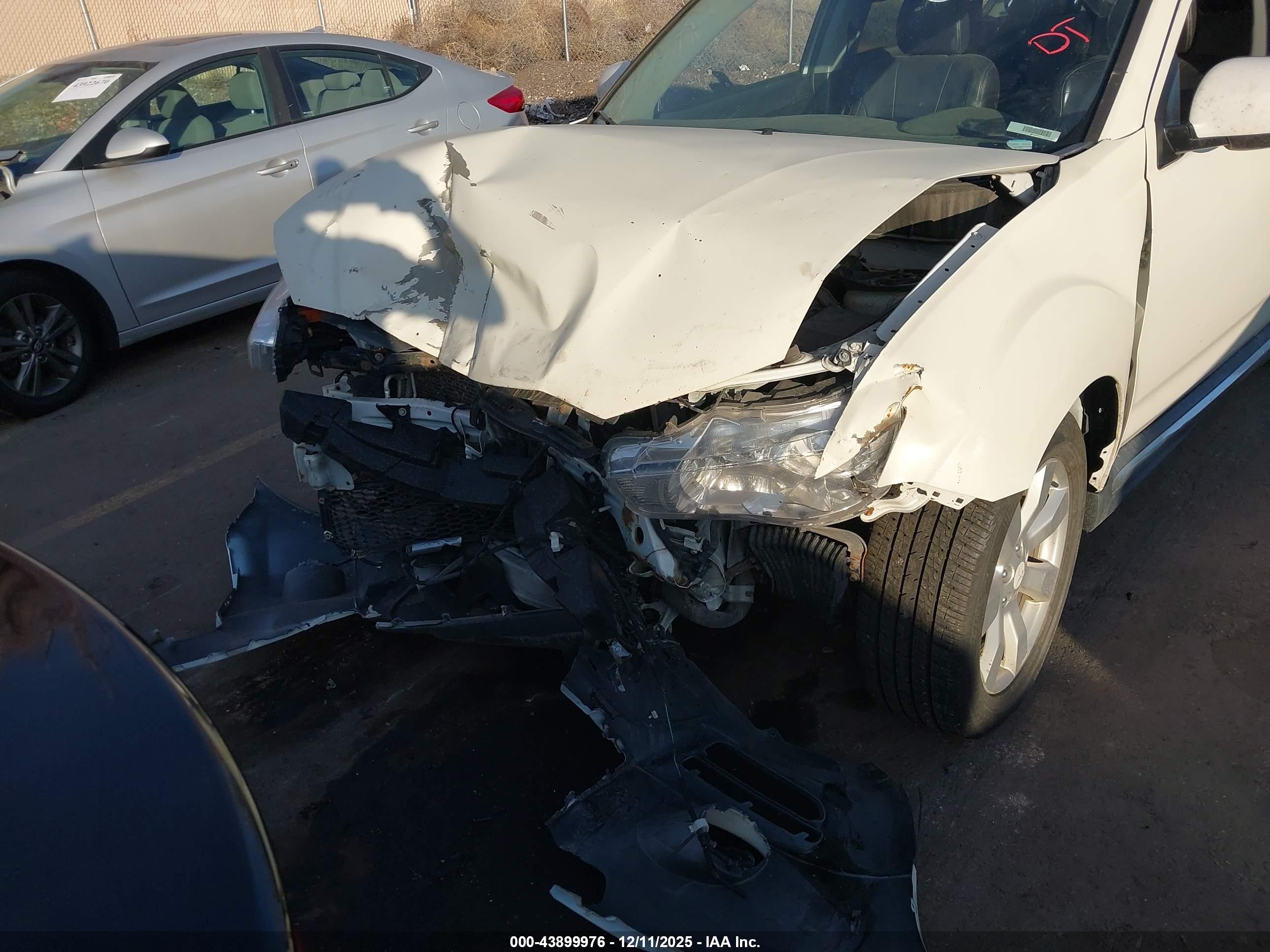 MITSUBISHI OUTLANDER image 6