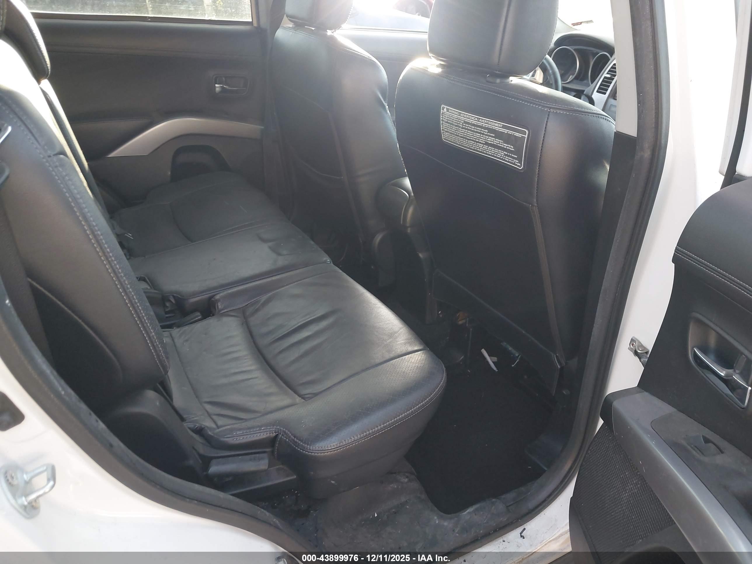 MITSUBISHI OUTLANDER image 8