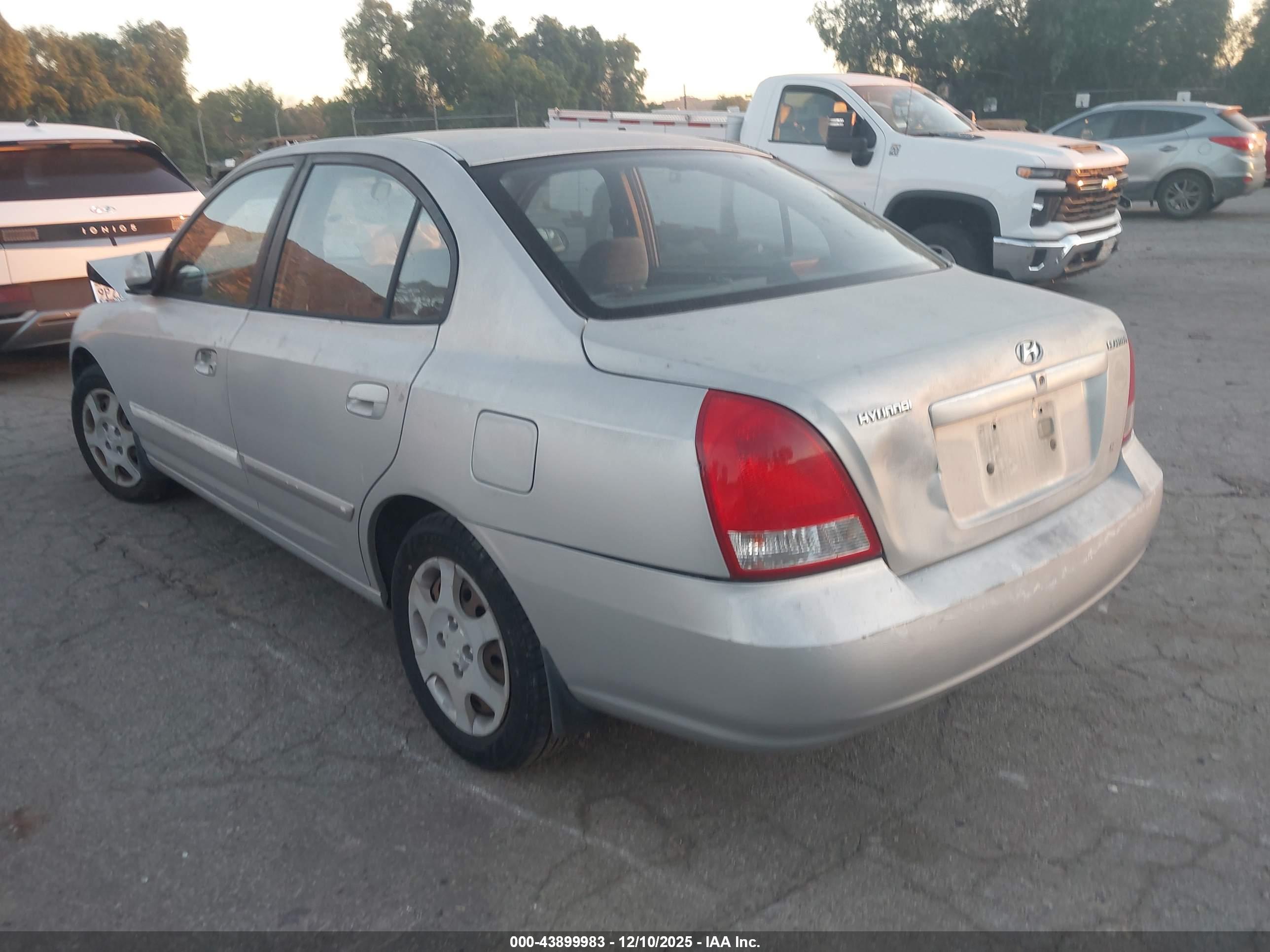 HYUNDAI ELANTRA image 3