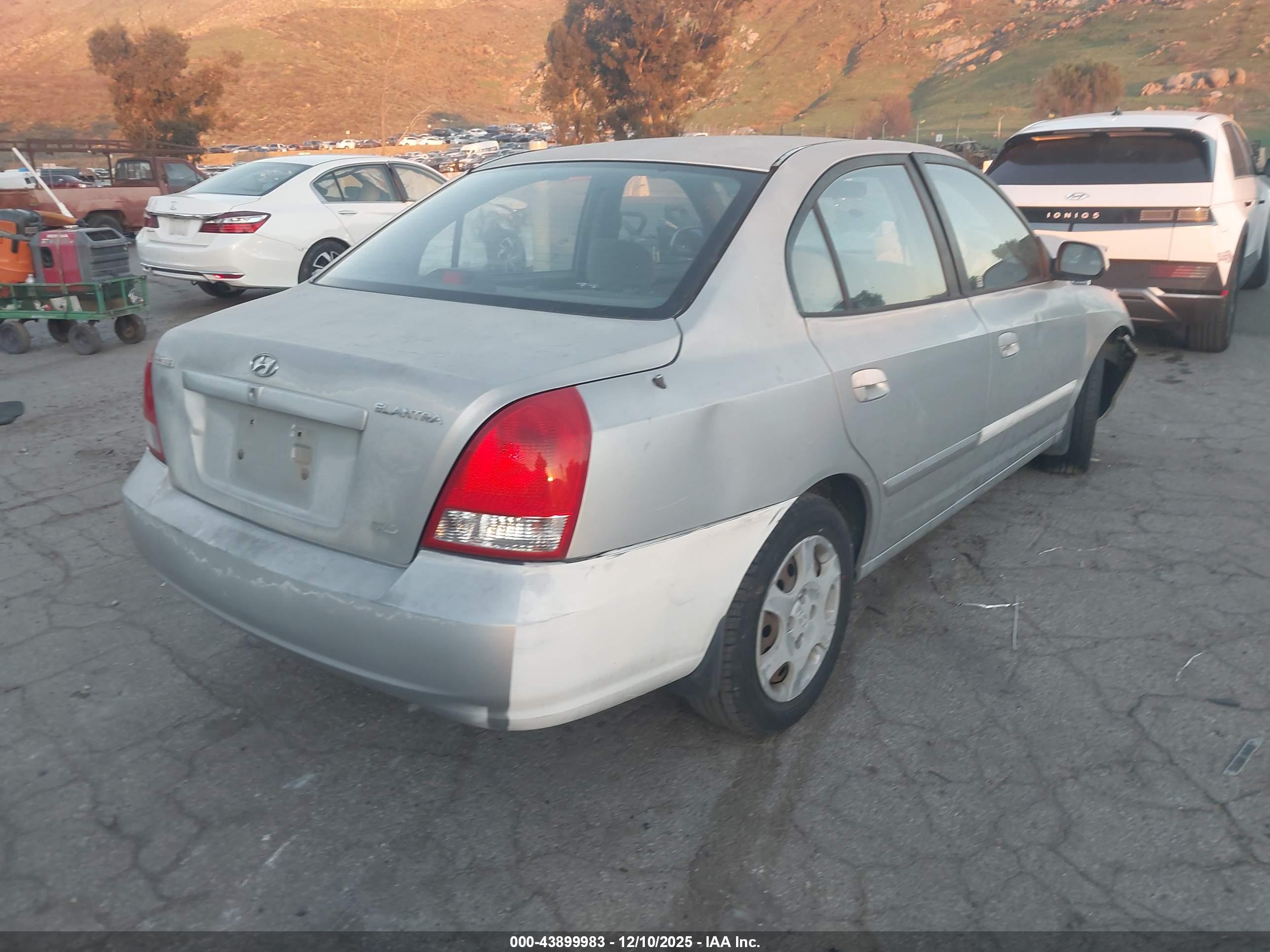 HYUNDAI ELANTRA image 4