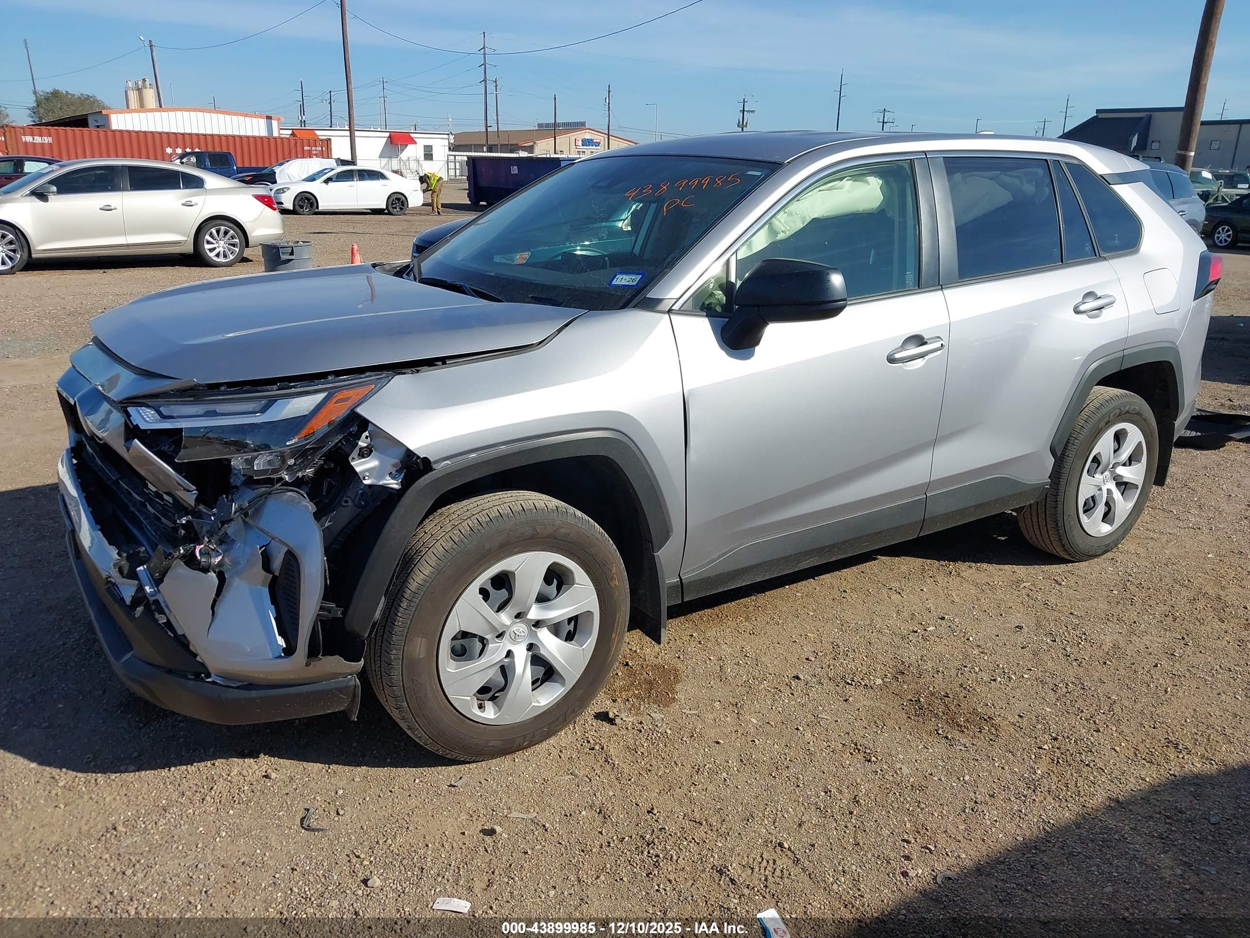 TOYOTA RAV4 image 2