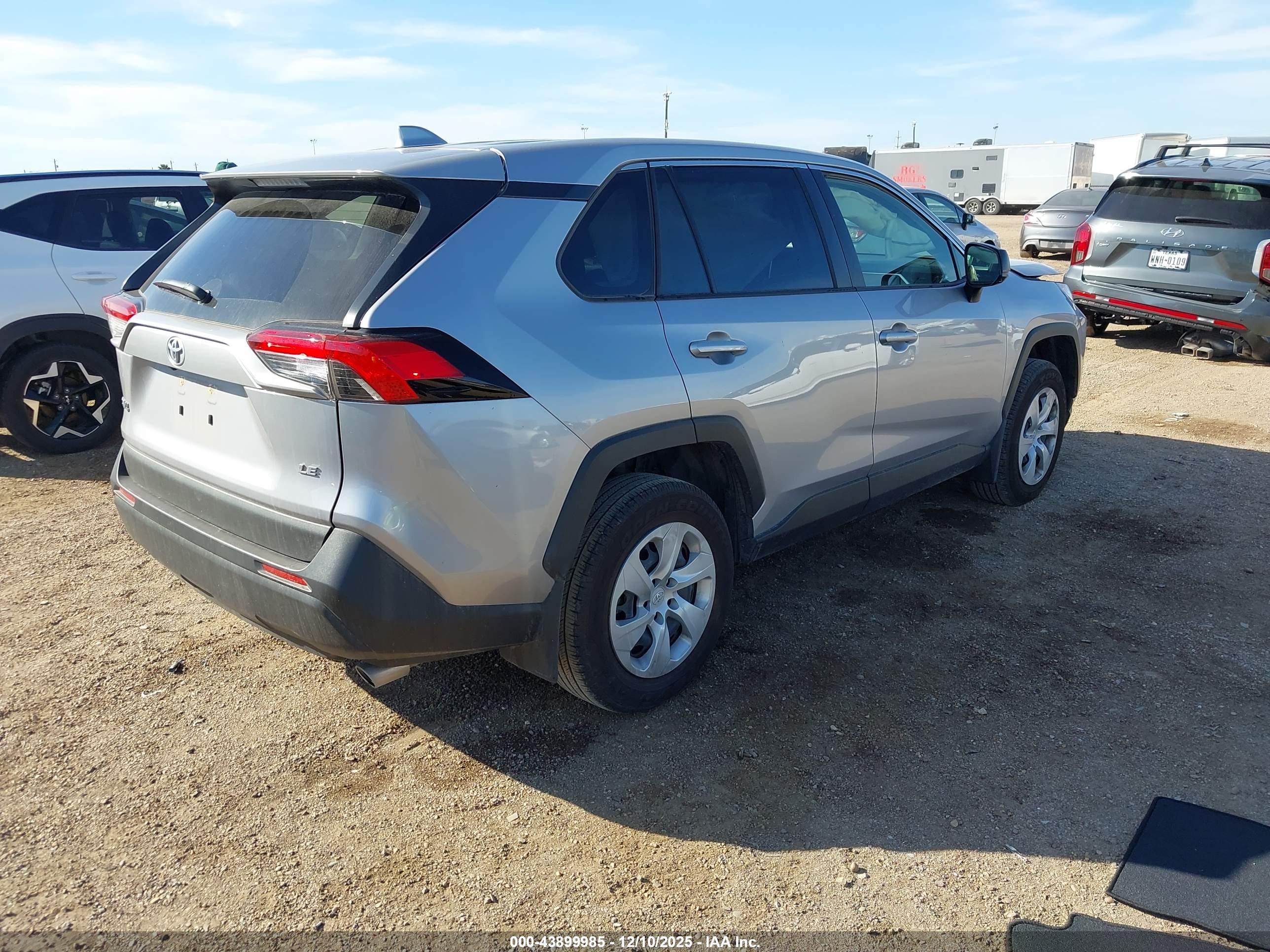 TOYOTA RAV4 image 4