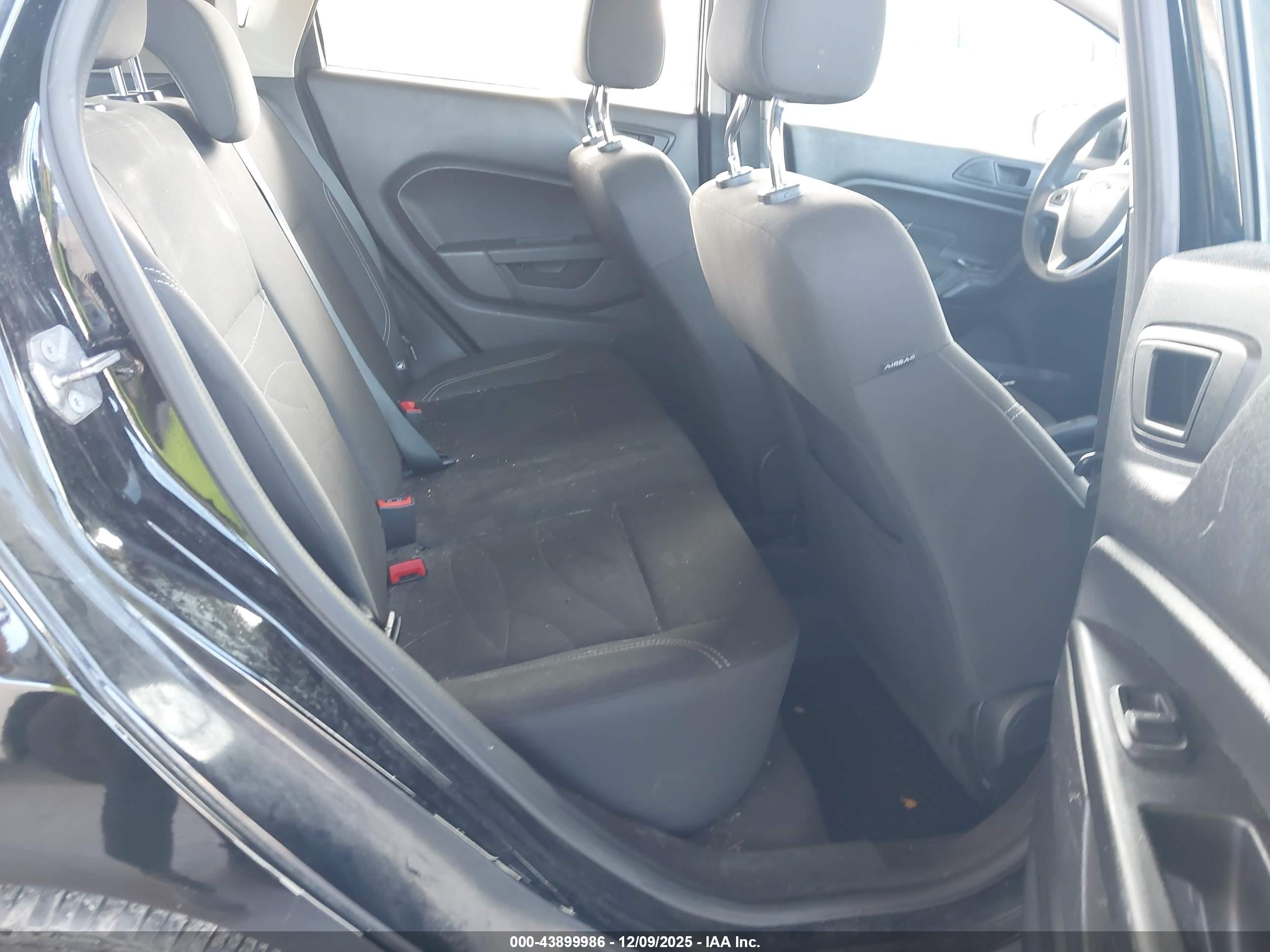 FORD FIESTA image 8