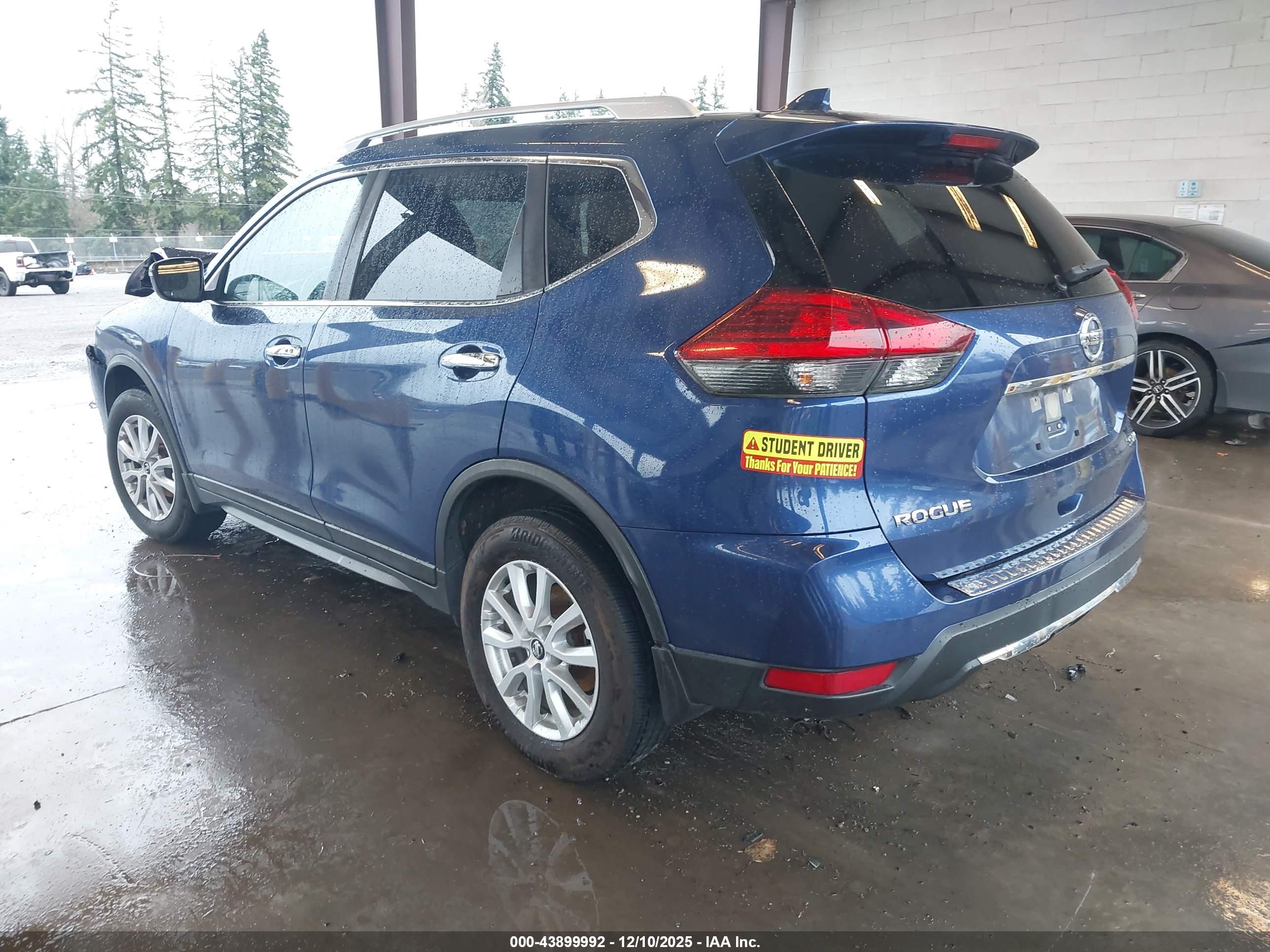 NISSAN ROGUE image 3