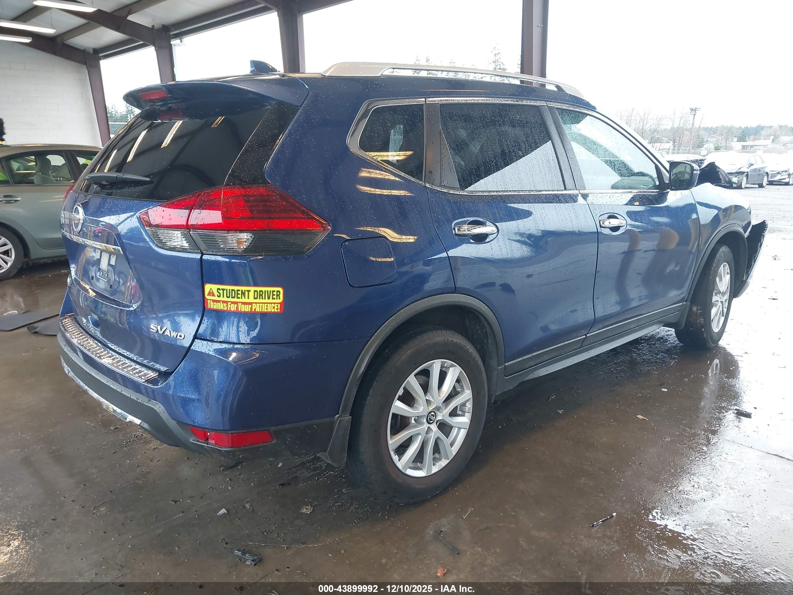 NISSAN ROGUE image 4